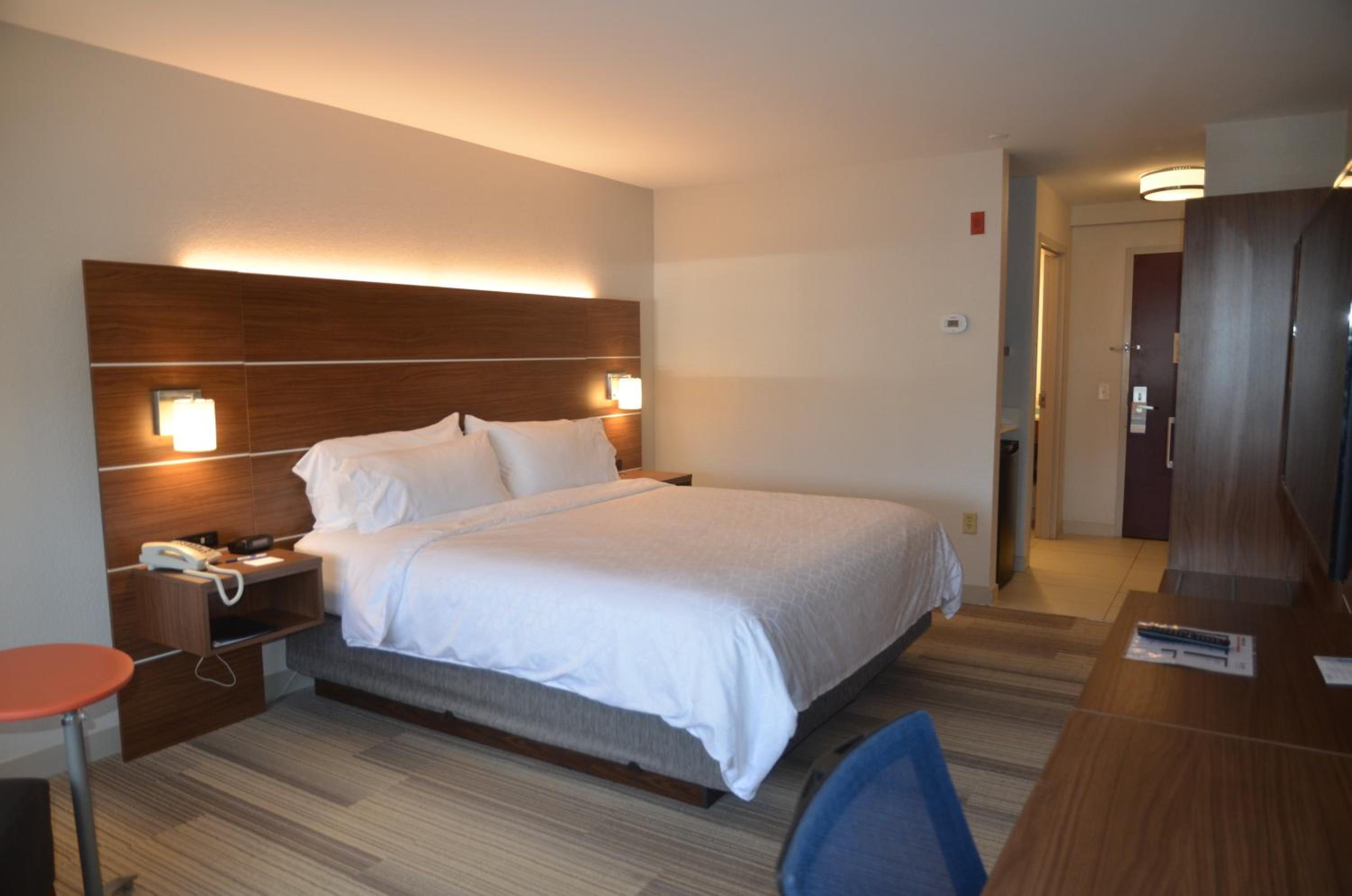 Standard King Room - Photo 2