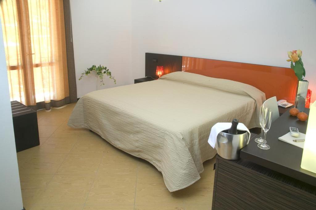 Deluxe Double Room with Balcony and Sea View - Photo 1