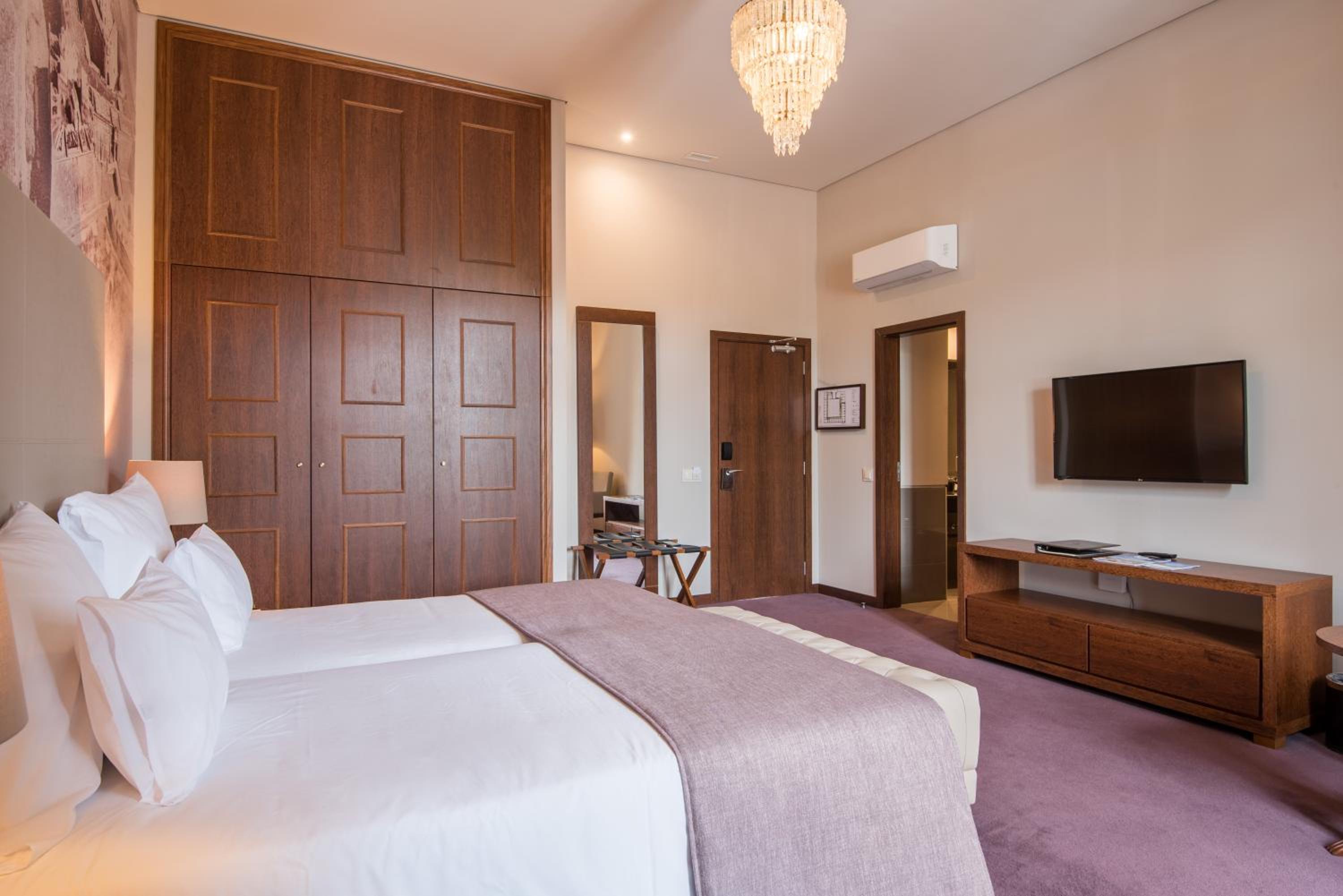 Standard Twin Room - Photo 4