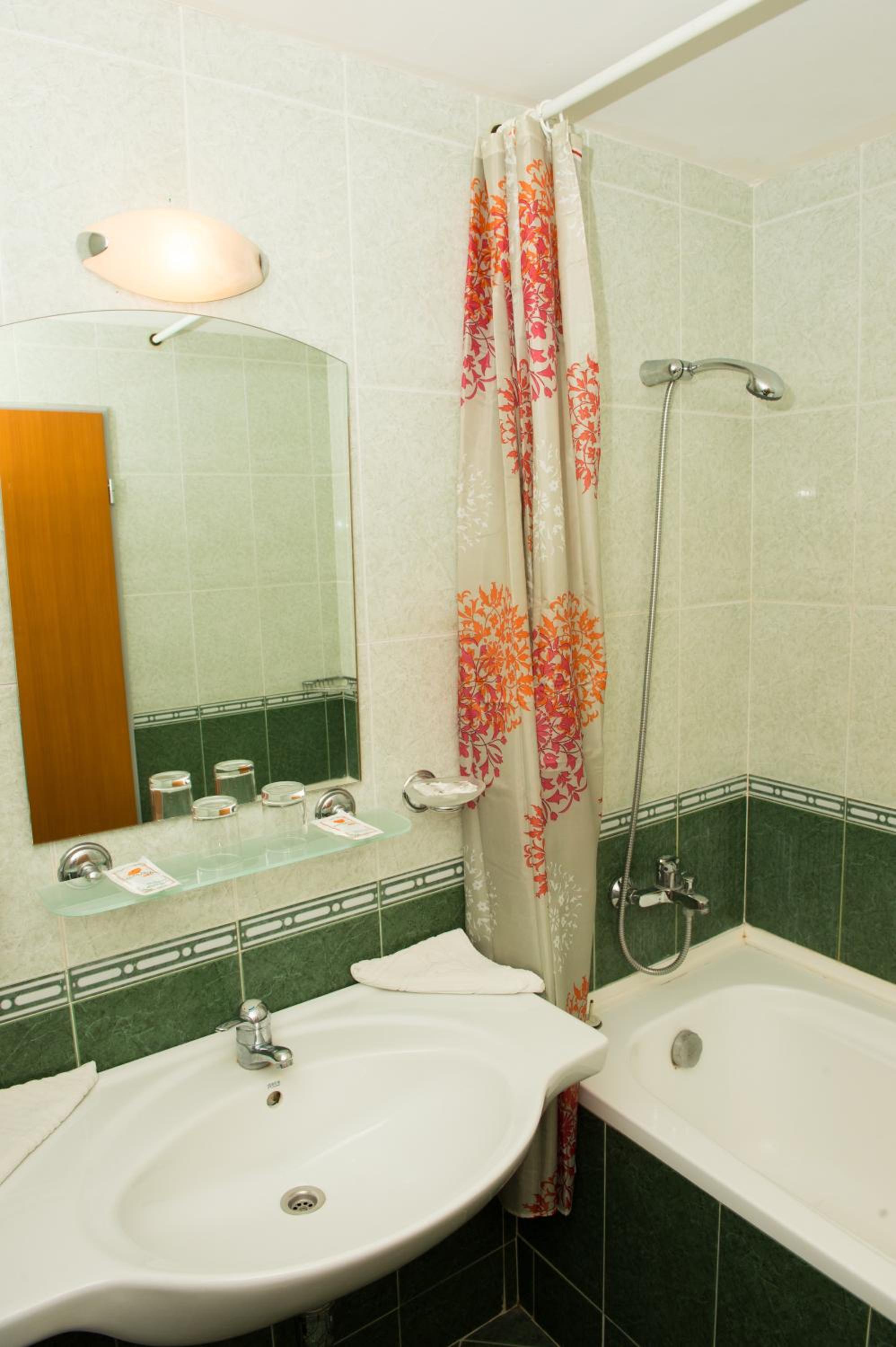 Double or Twin Room - Photo 10