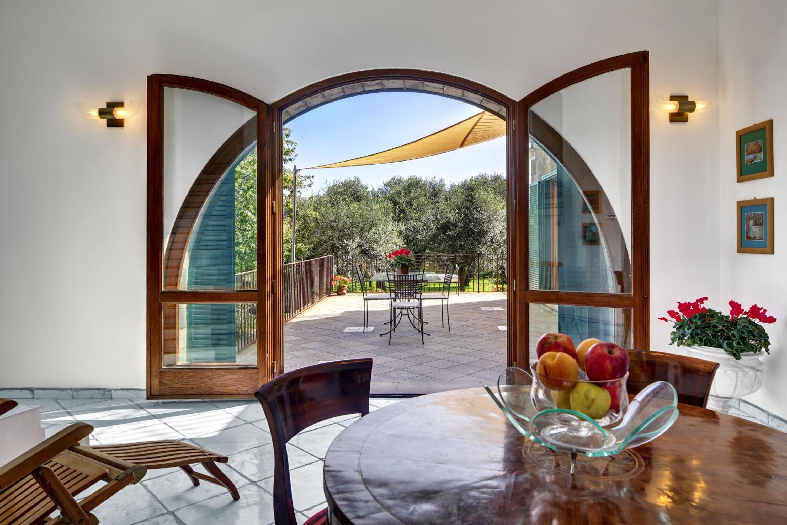 Villa photo 3