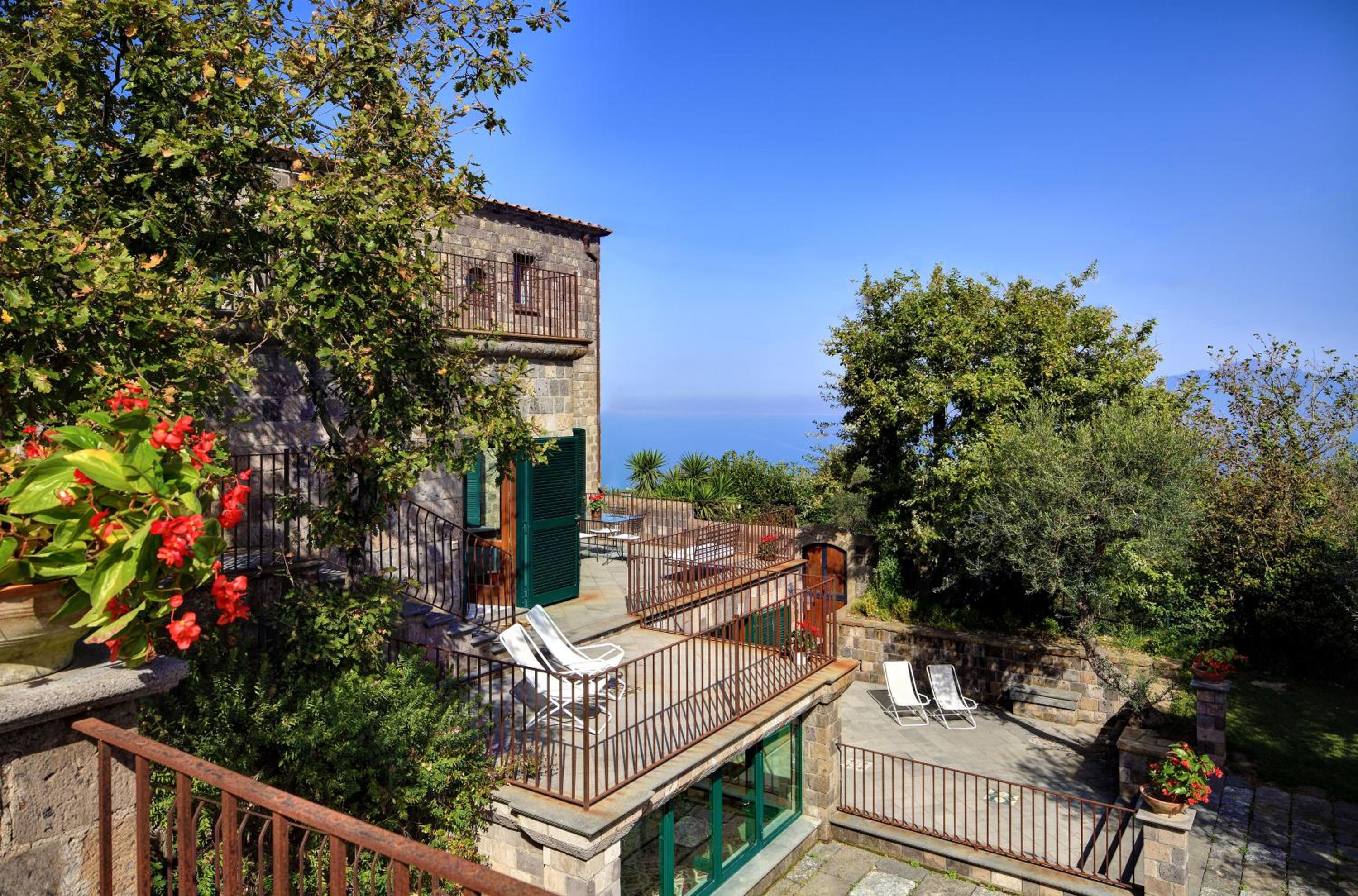 Villa photo 2