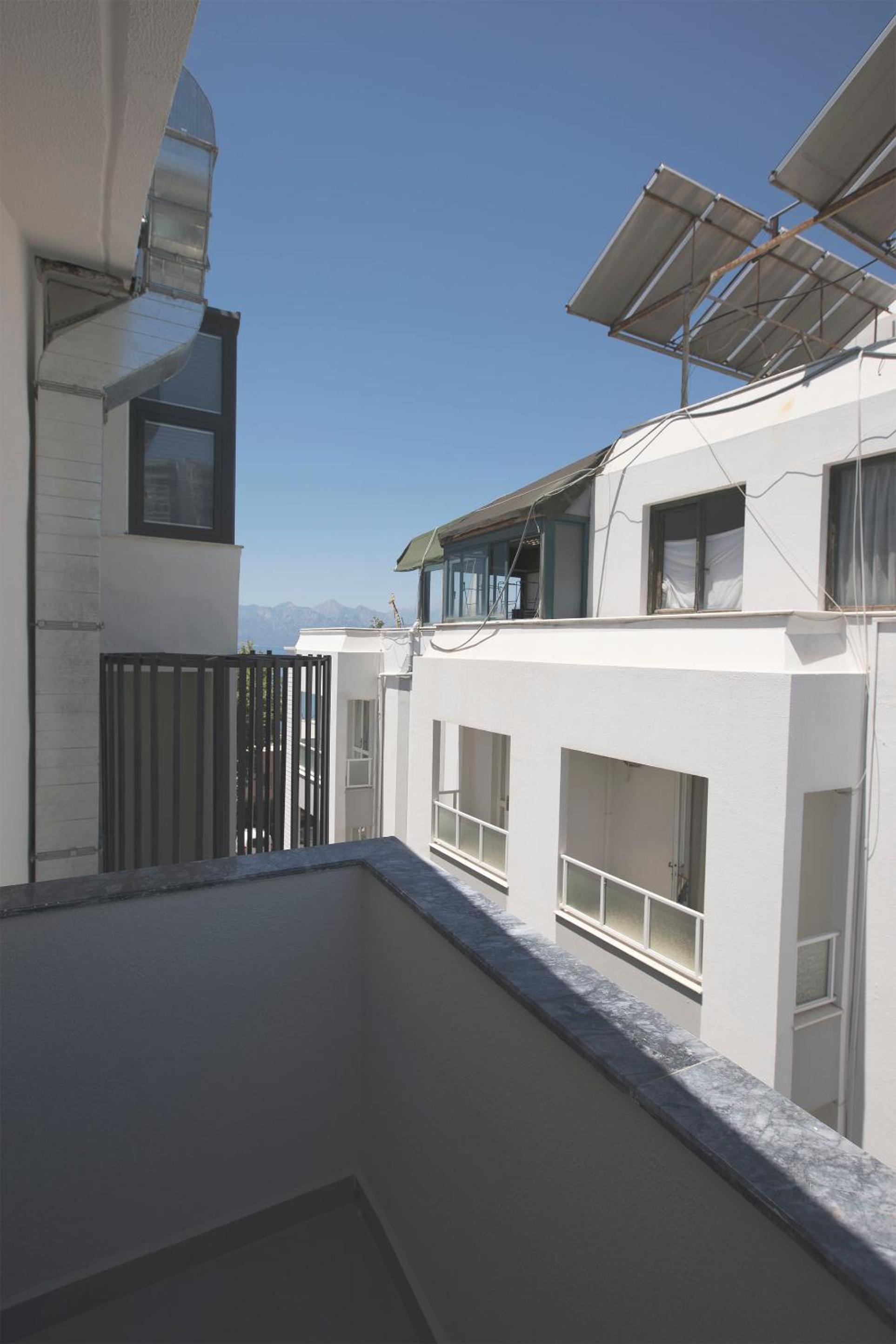 Family Room with Side Sea View thumbnail 6