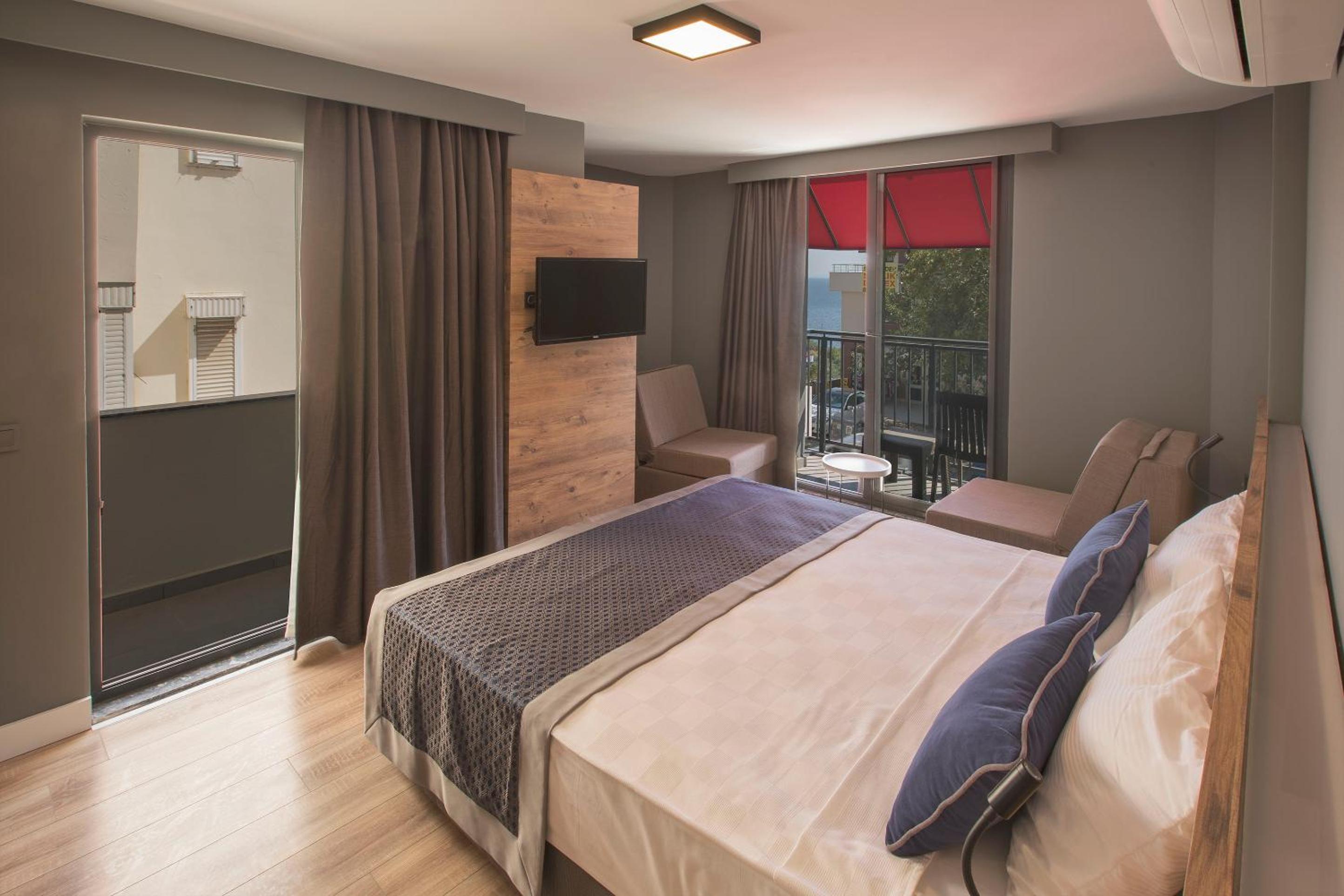 Deluxe Triple Room with Sea View