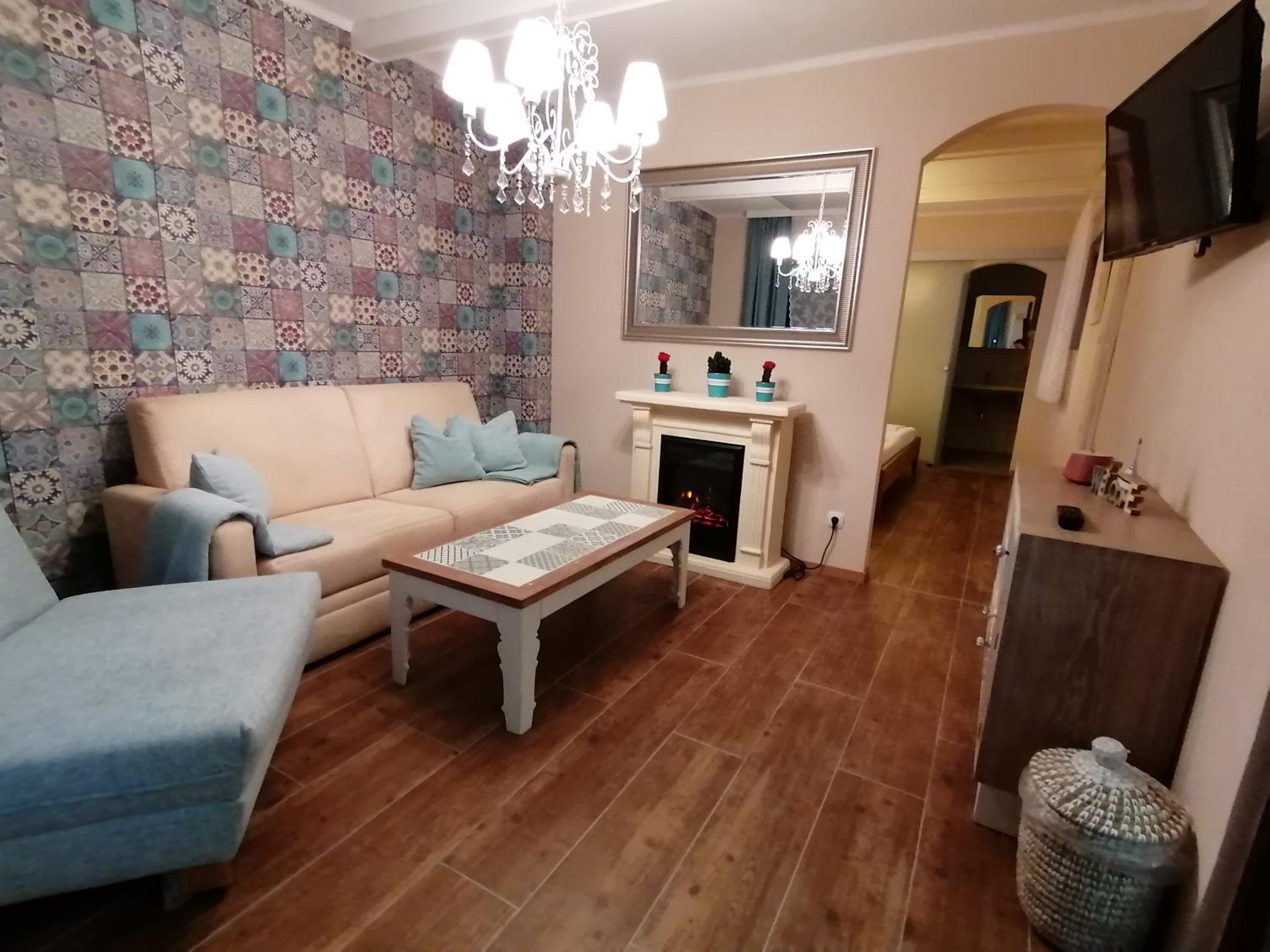 Family Room with Private Bathroom photo 2