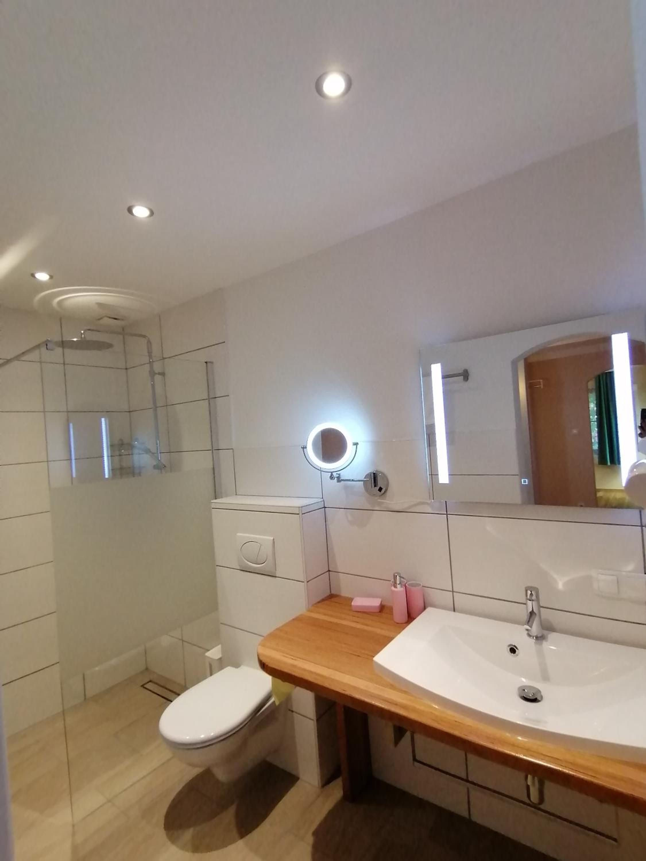 Family Room with Private Bathroom photo 3