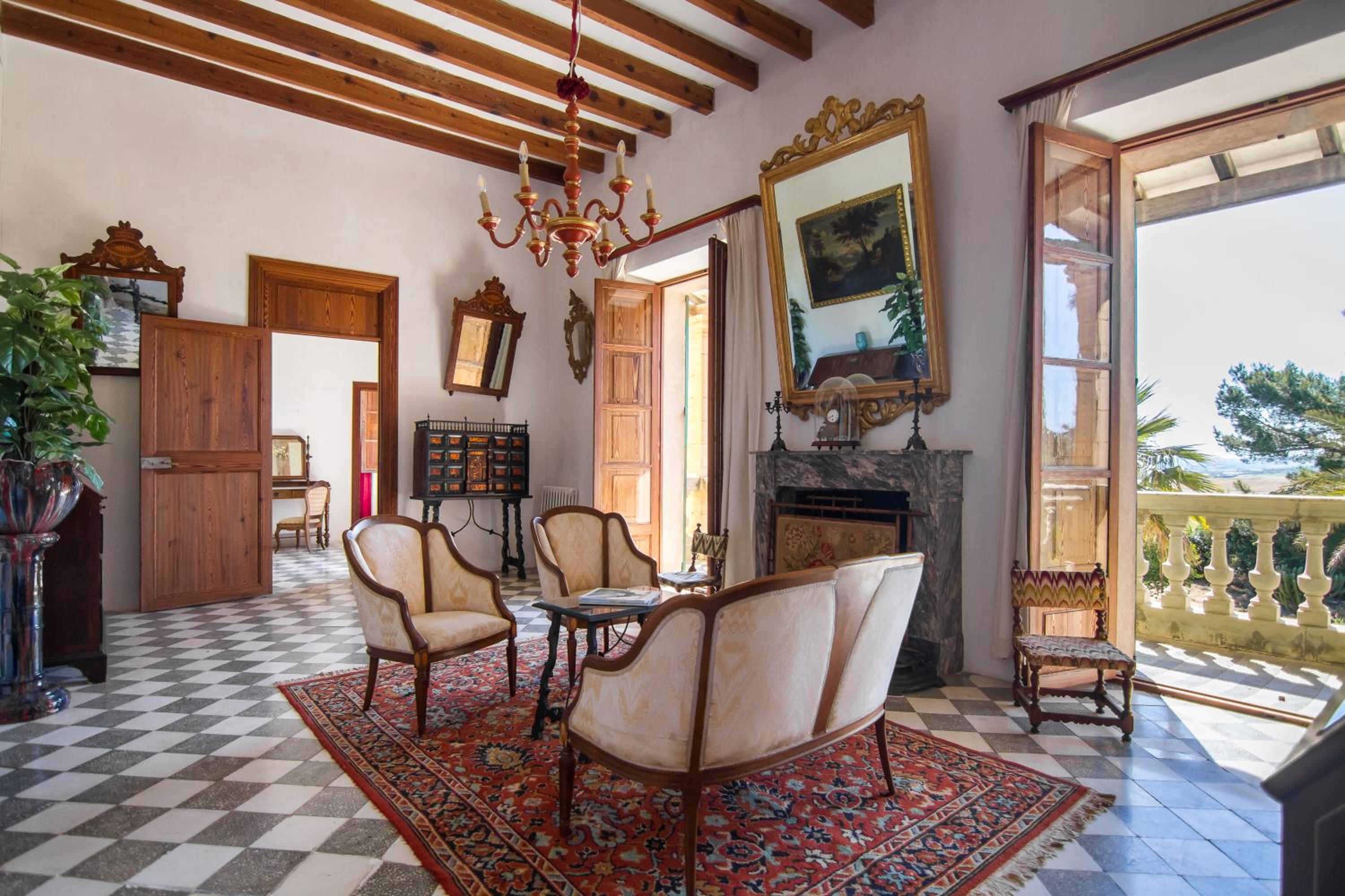 Suite Premium con Balcón Privado y Sala de Estar