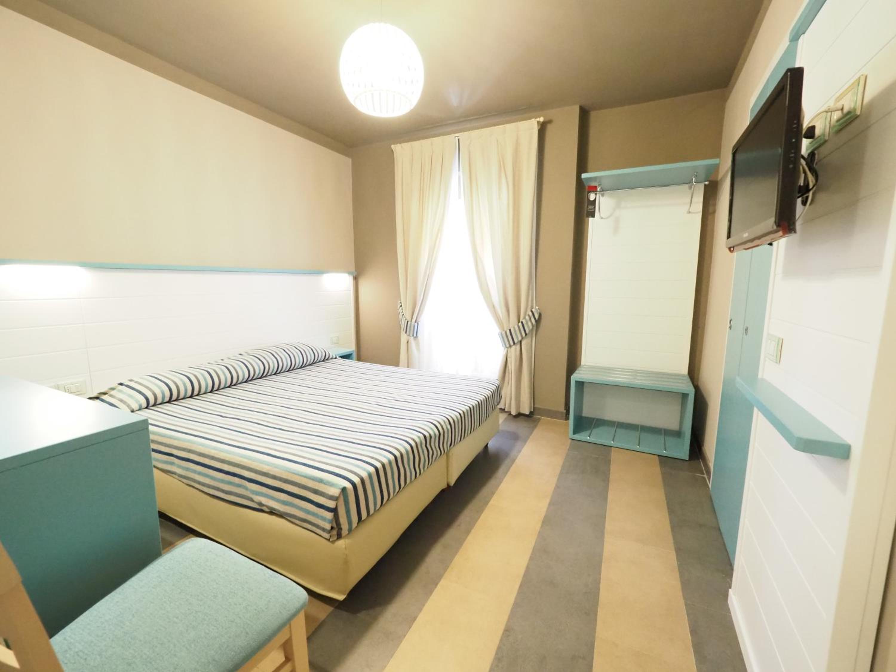 Double Room with Partial Sea View