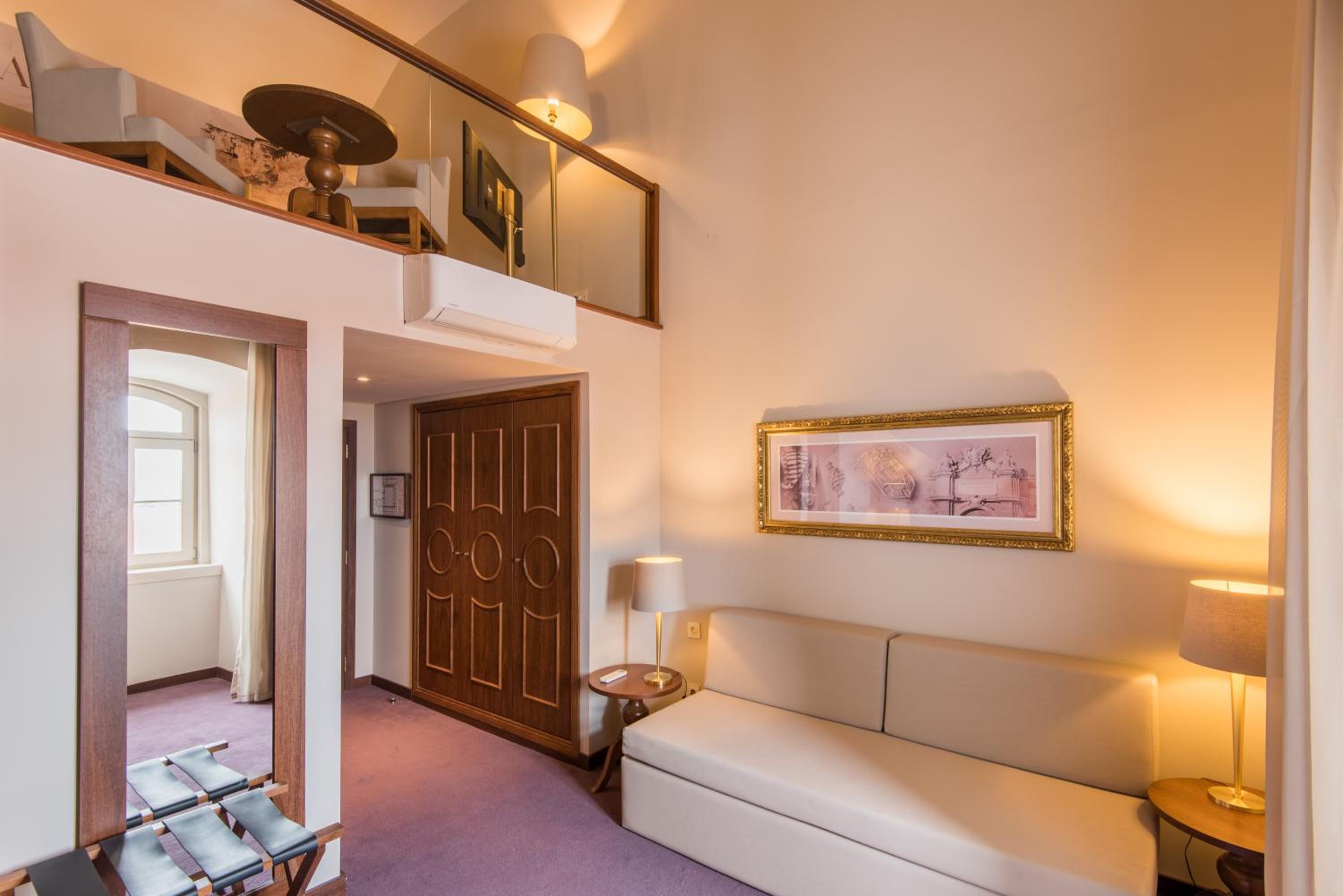 Duplex Suite - Photo 1