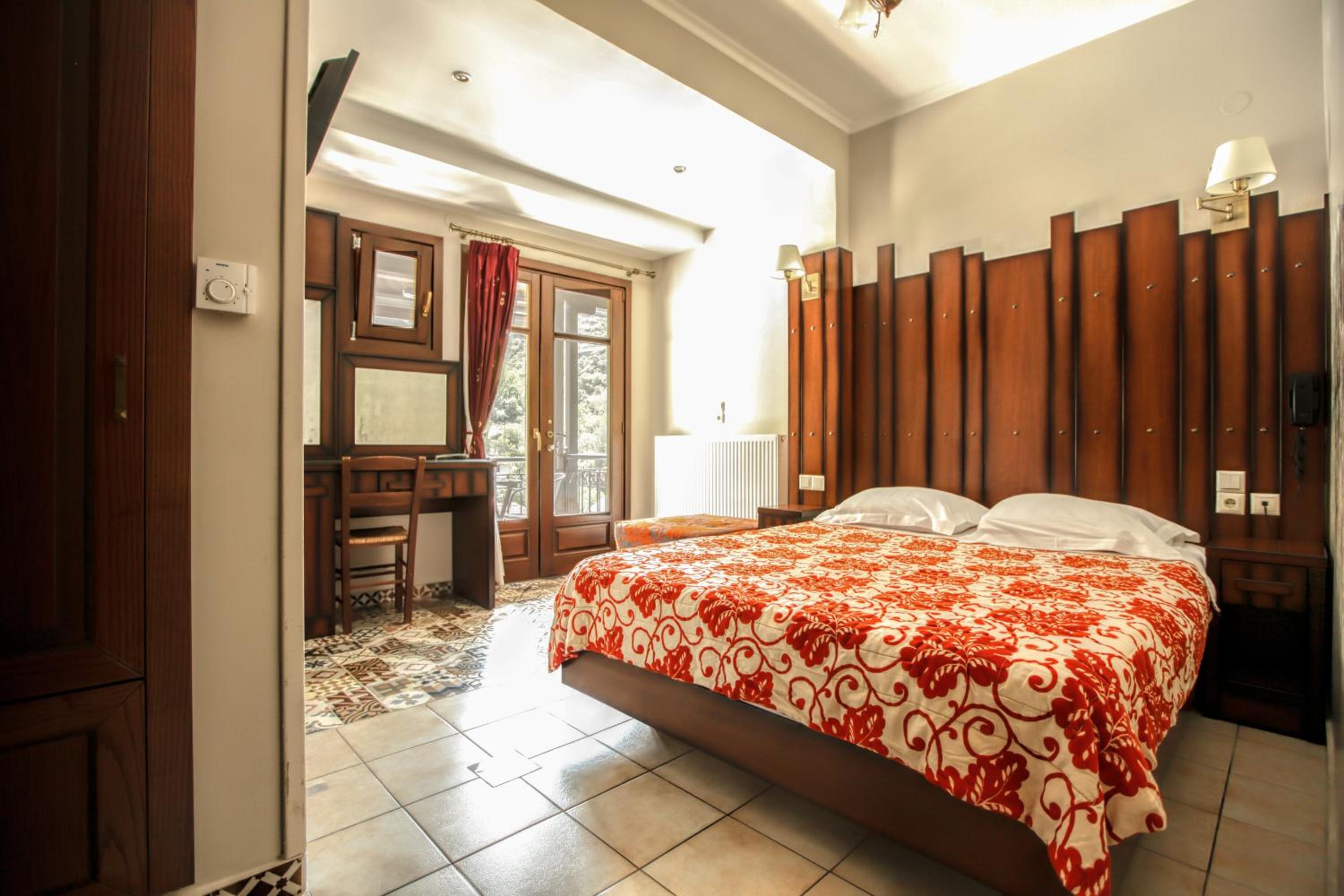 Double Room with Balcony and Meteora View - Photo 2