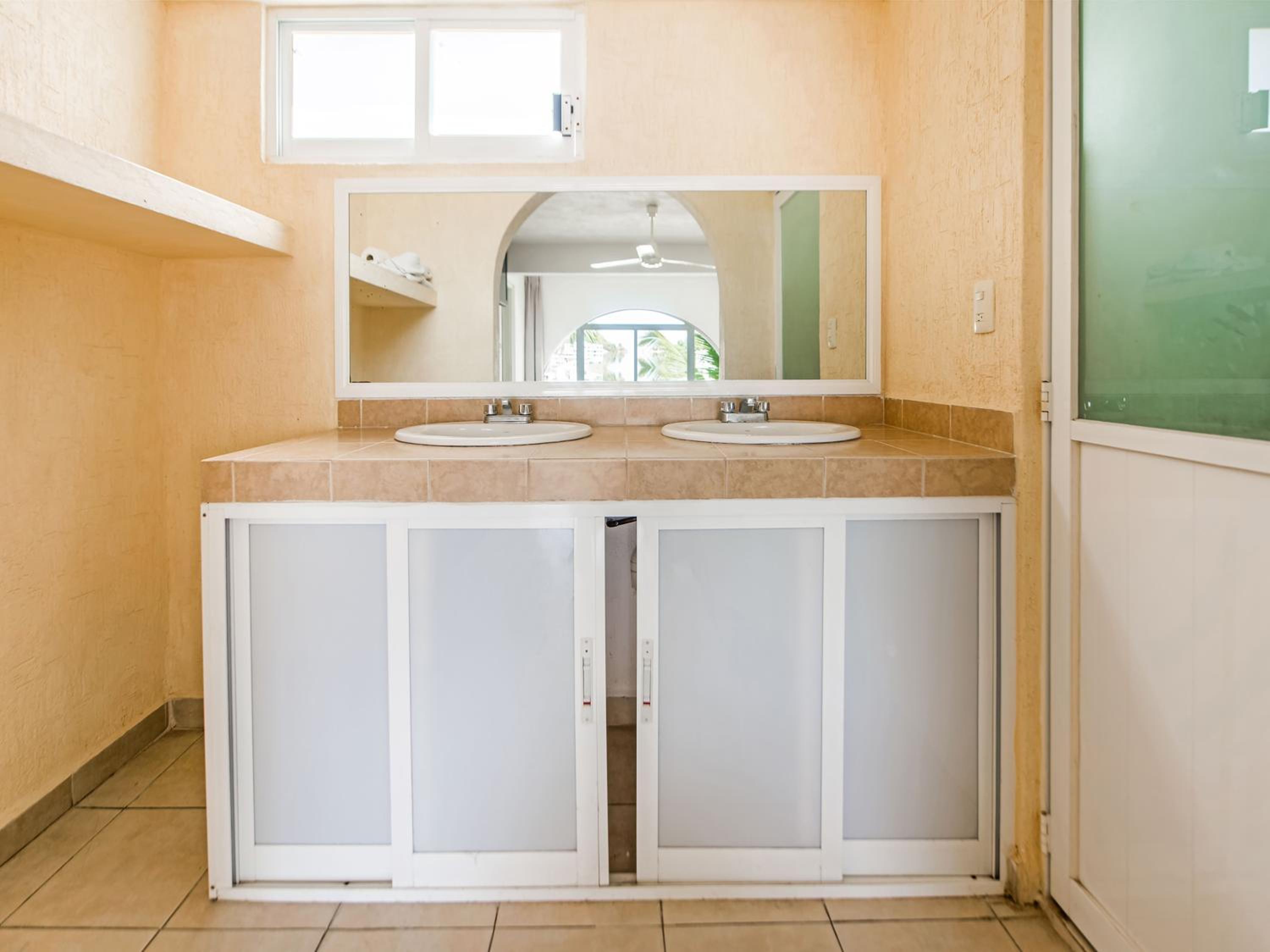 2 Bedroom Apartment - Photo 3
