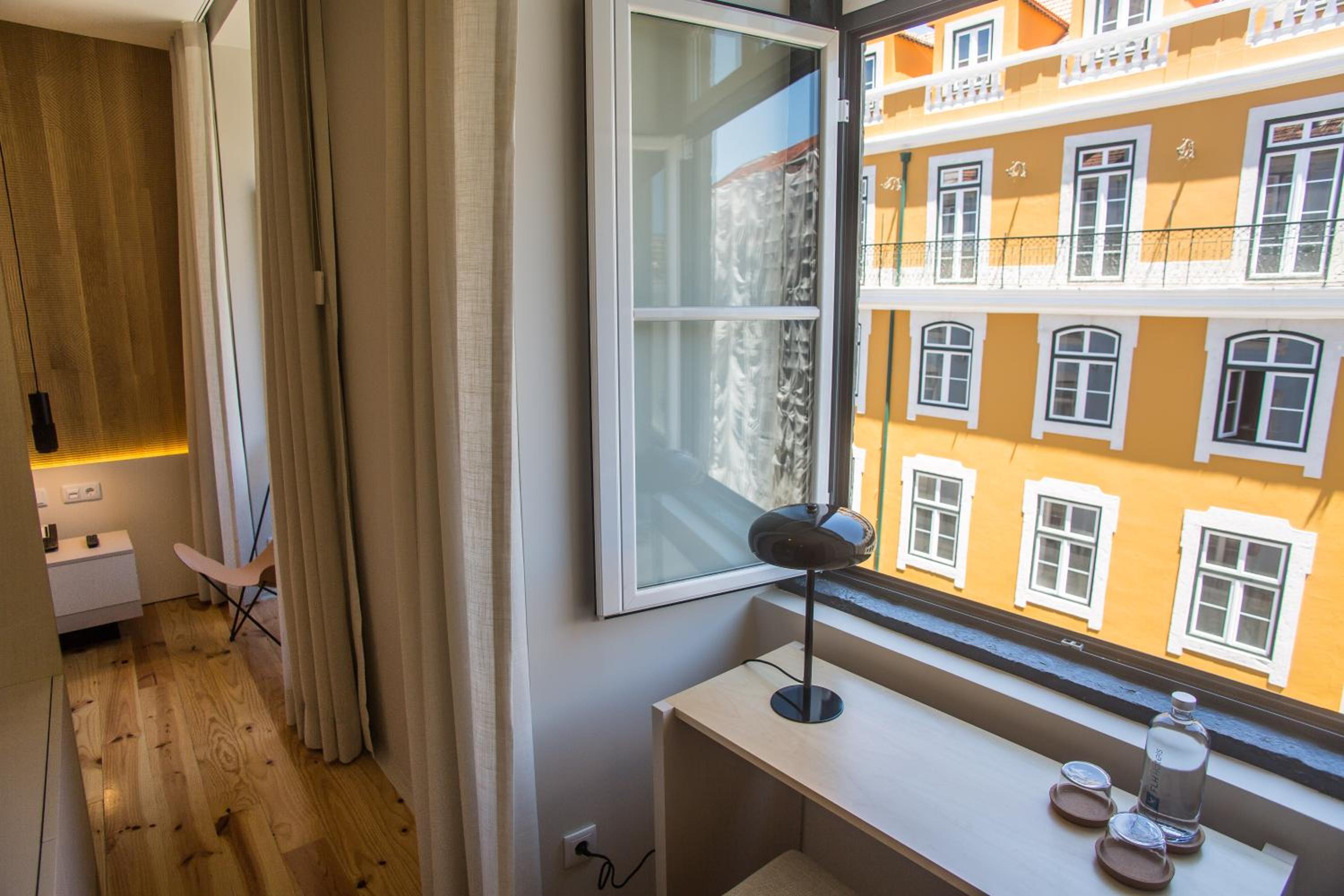Deluxe Double Room - Photo 9