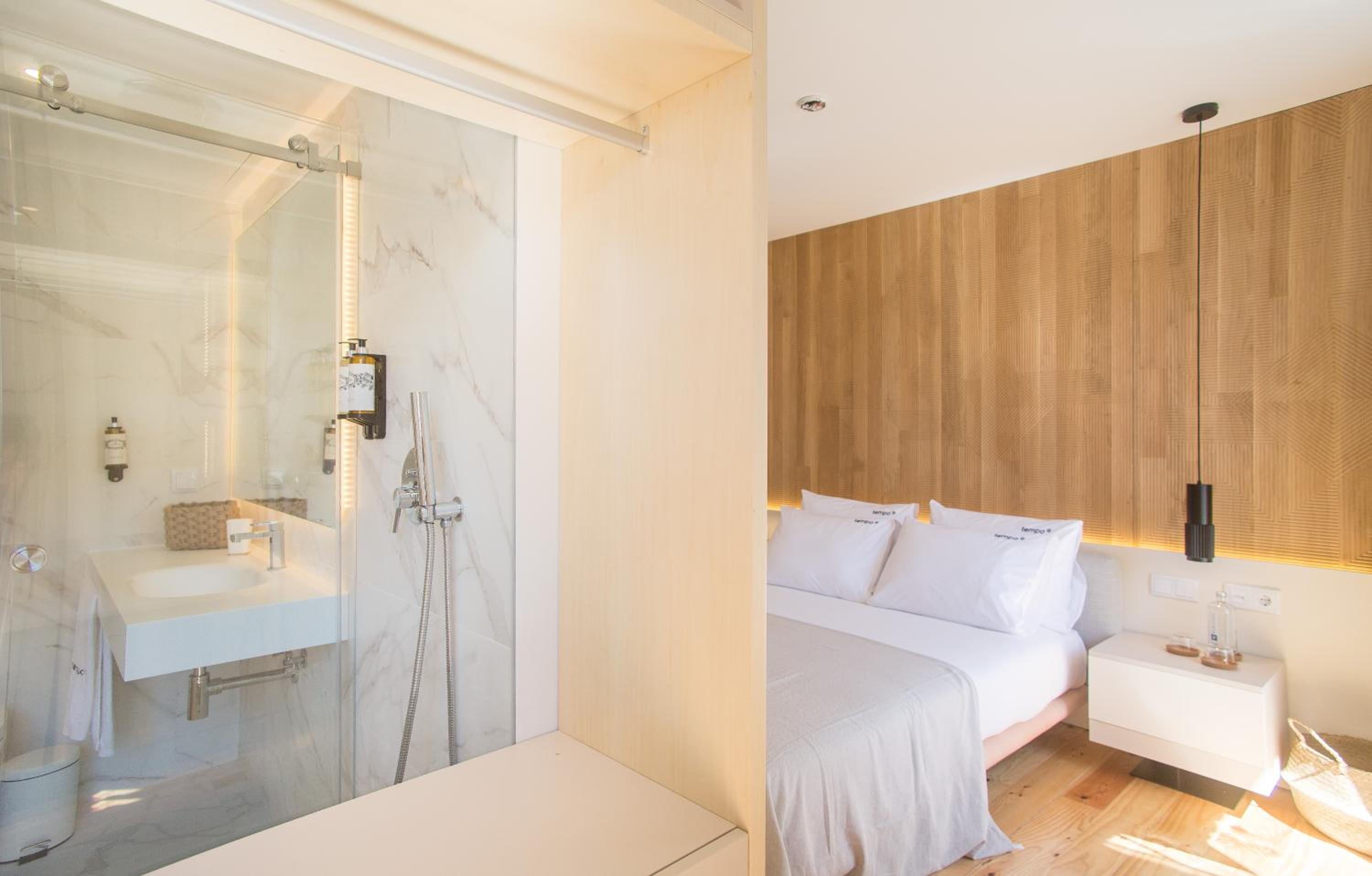 Deluxe Double Room - Photo 7