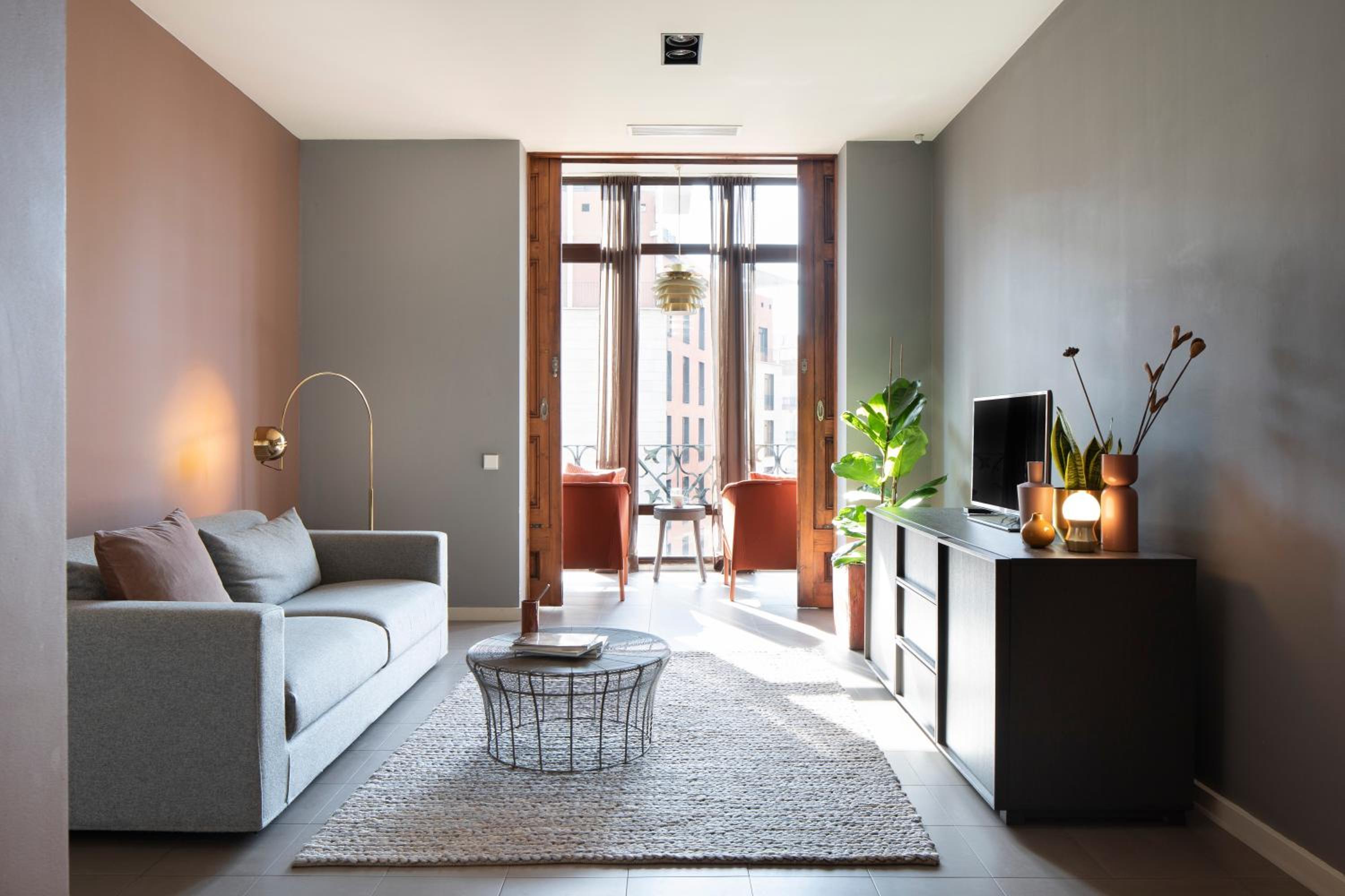 Apartamento de dos habitaciones con un baño y vista a la calle (II)