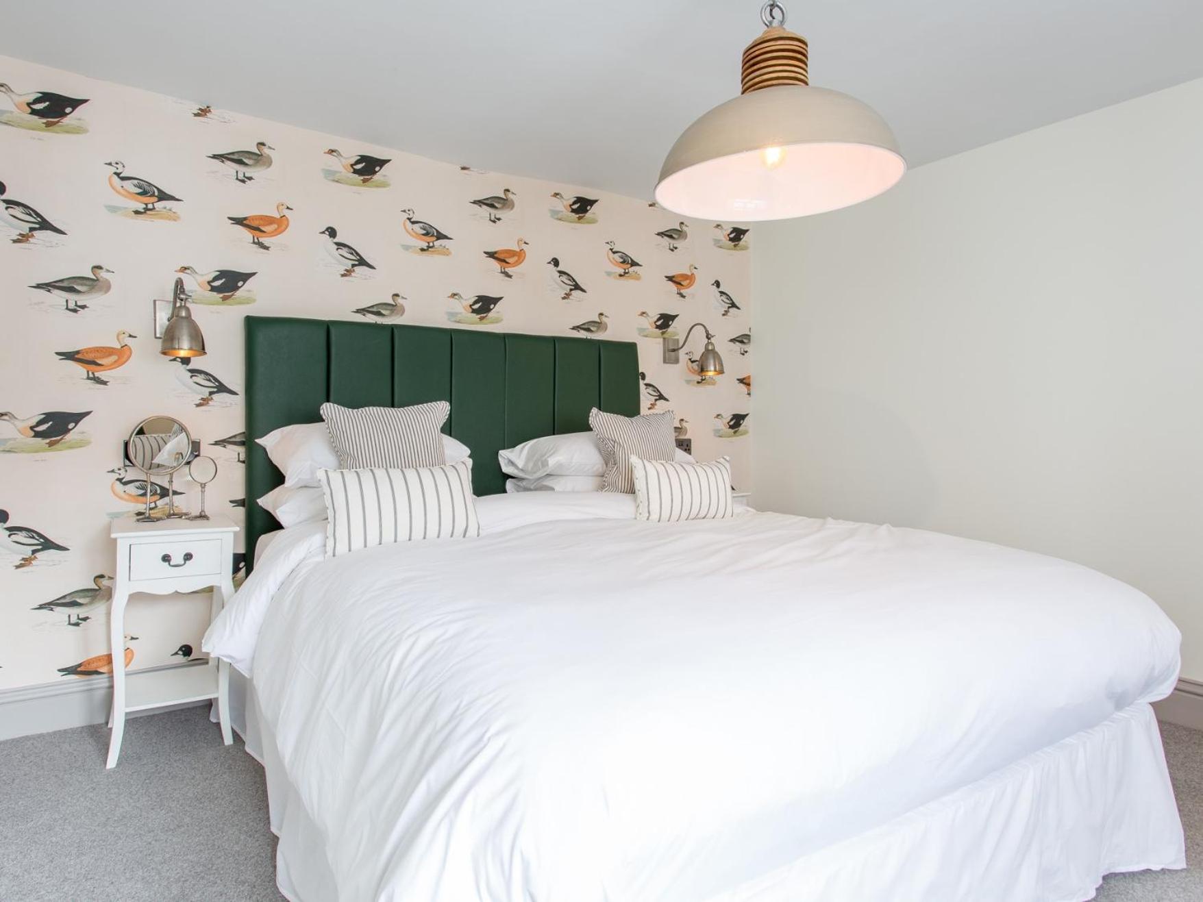 Deluxe Junior Suite photo 2
