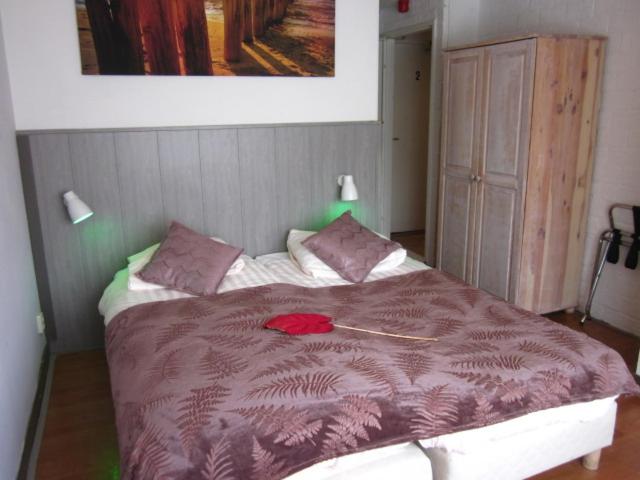 Double or Twin Room with Private Bathroom photo 2
