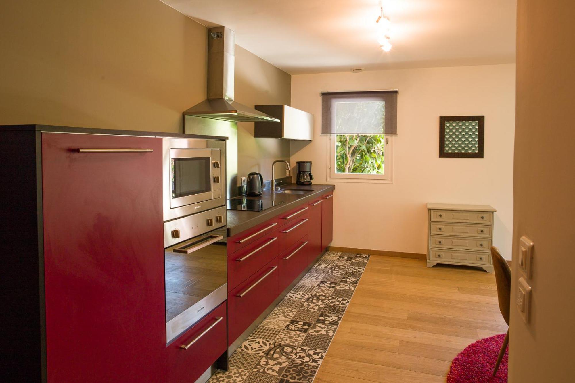 Holiday Home with private garden  - Photo 2