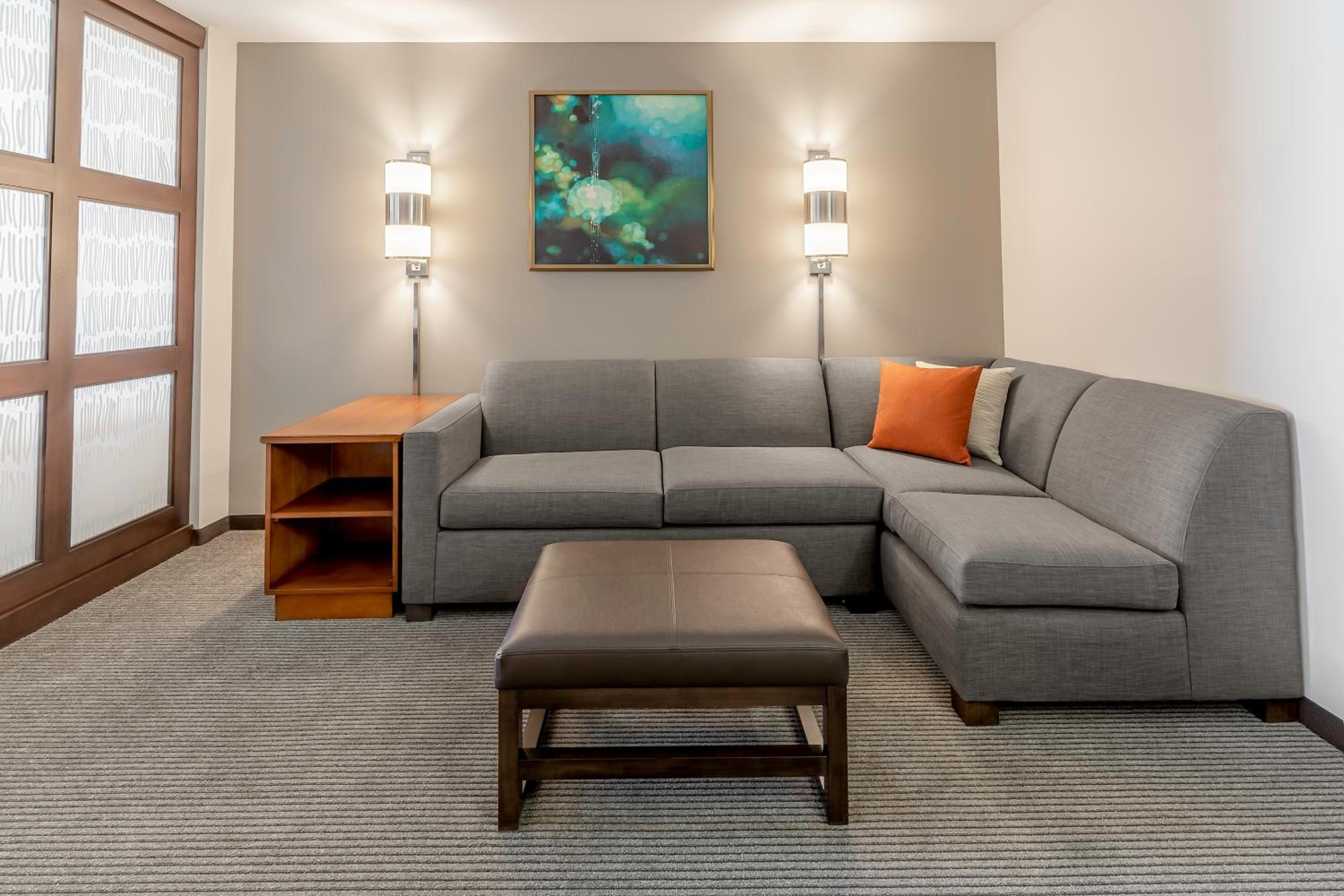 Queen Room with Two Queen Beds and Sofa Bed - High Floor - Photo 9