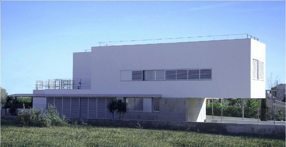 Three-Bedroom House photo 2