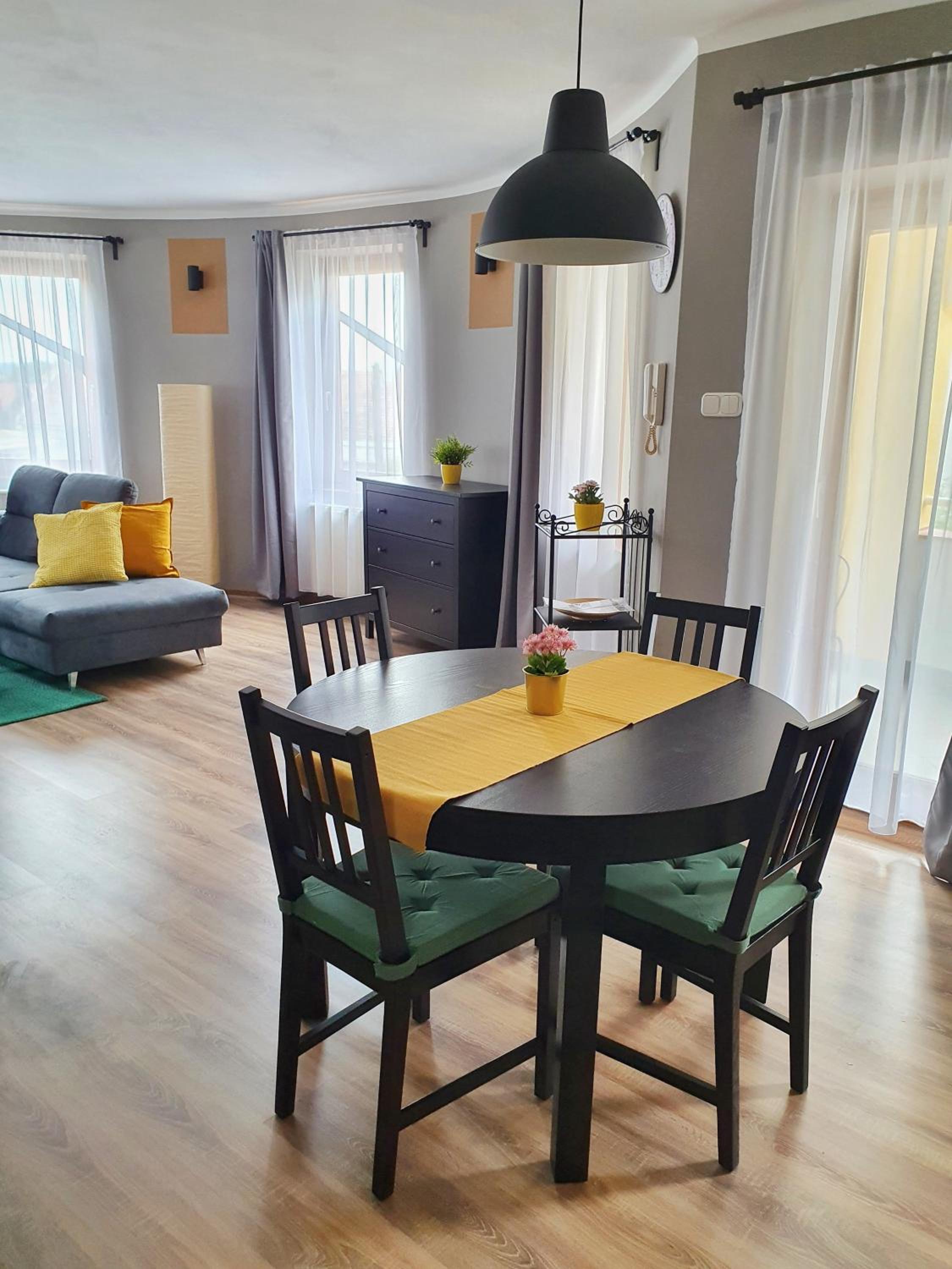 Apartment with Balcony - Photo 12