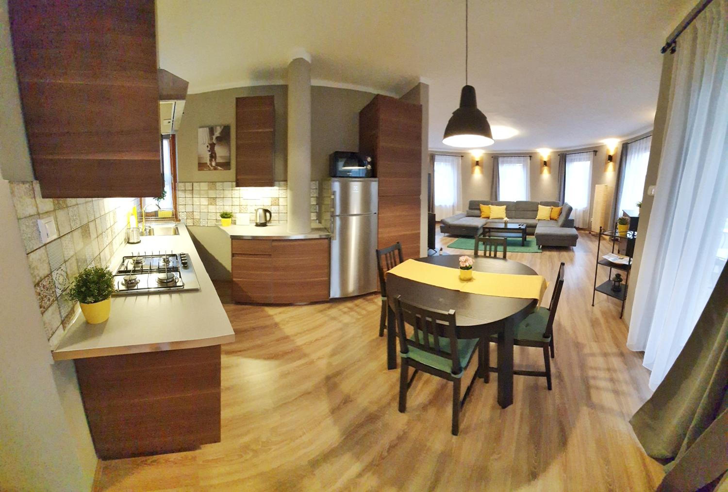 Apartment with Balcony - Photo 16