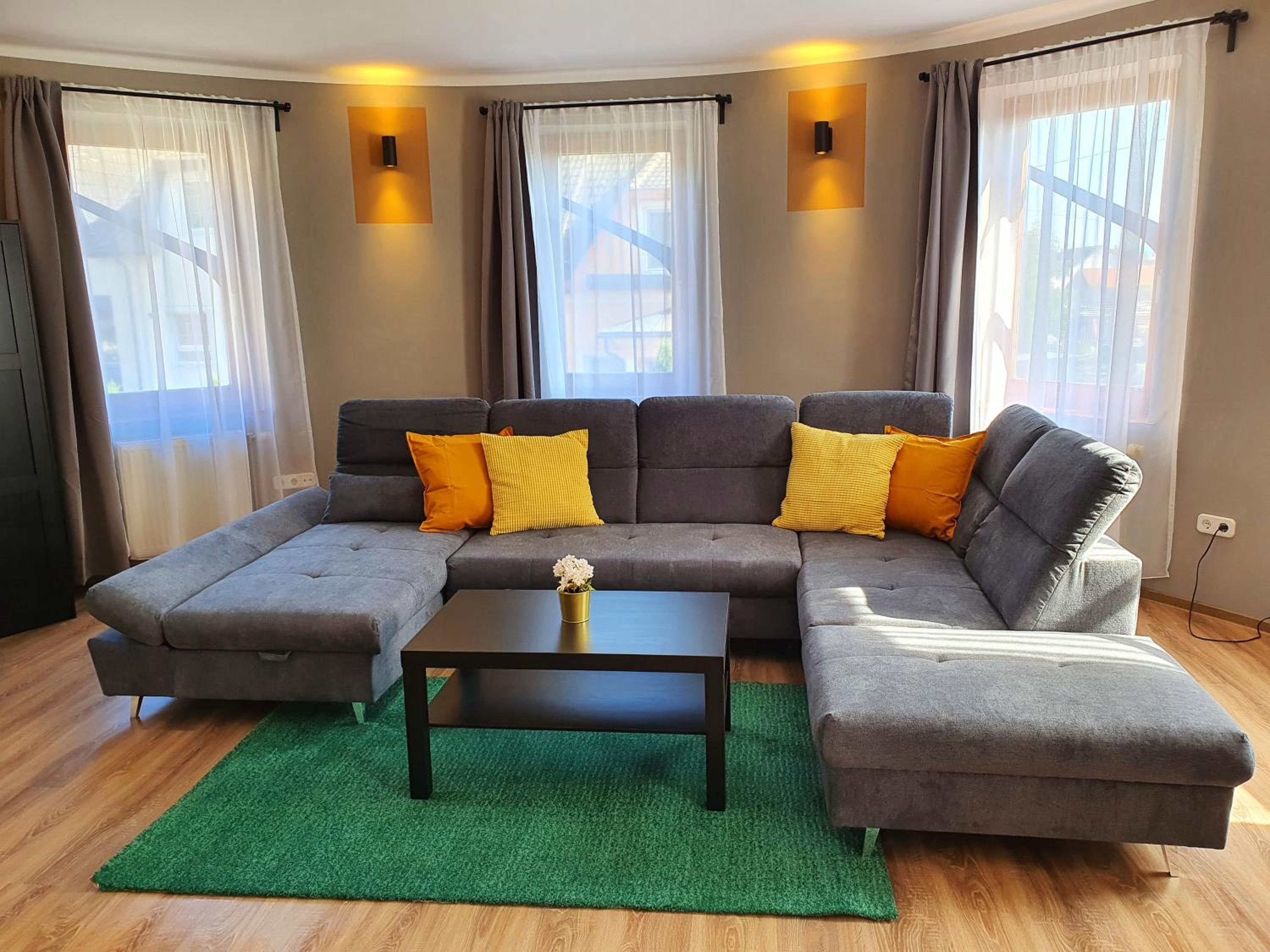 Apartment with Balcony - Photo 7