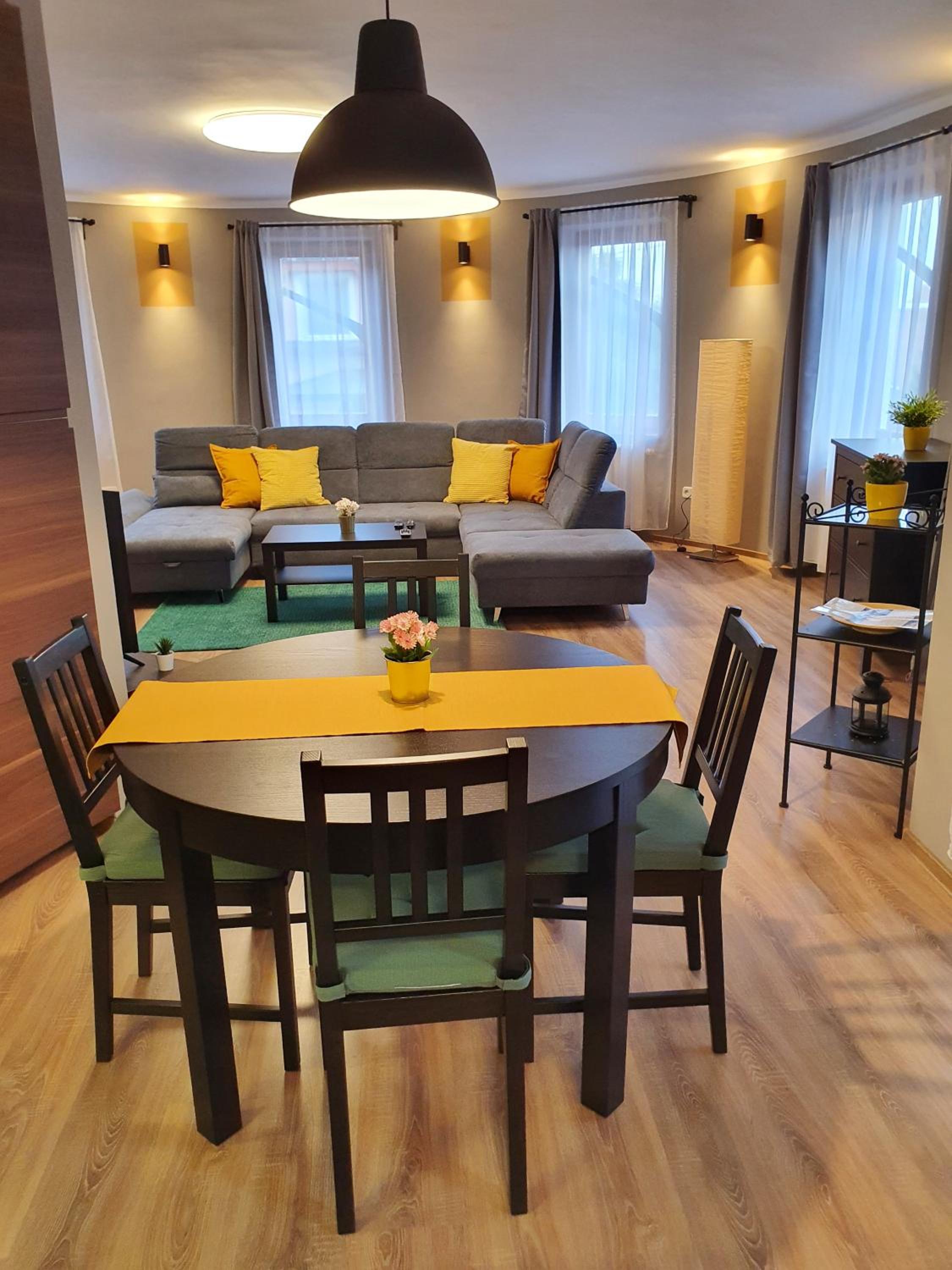 Apartment with Balcony - Photo 15