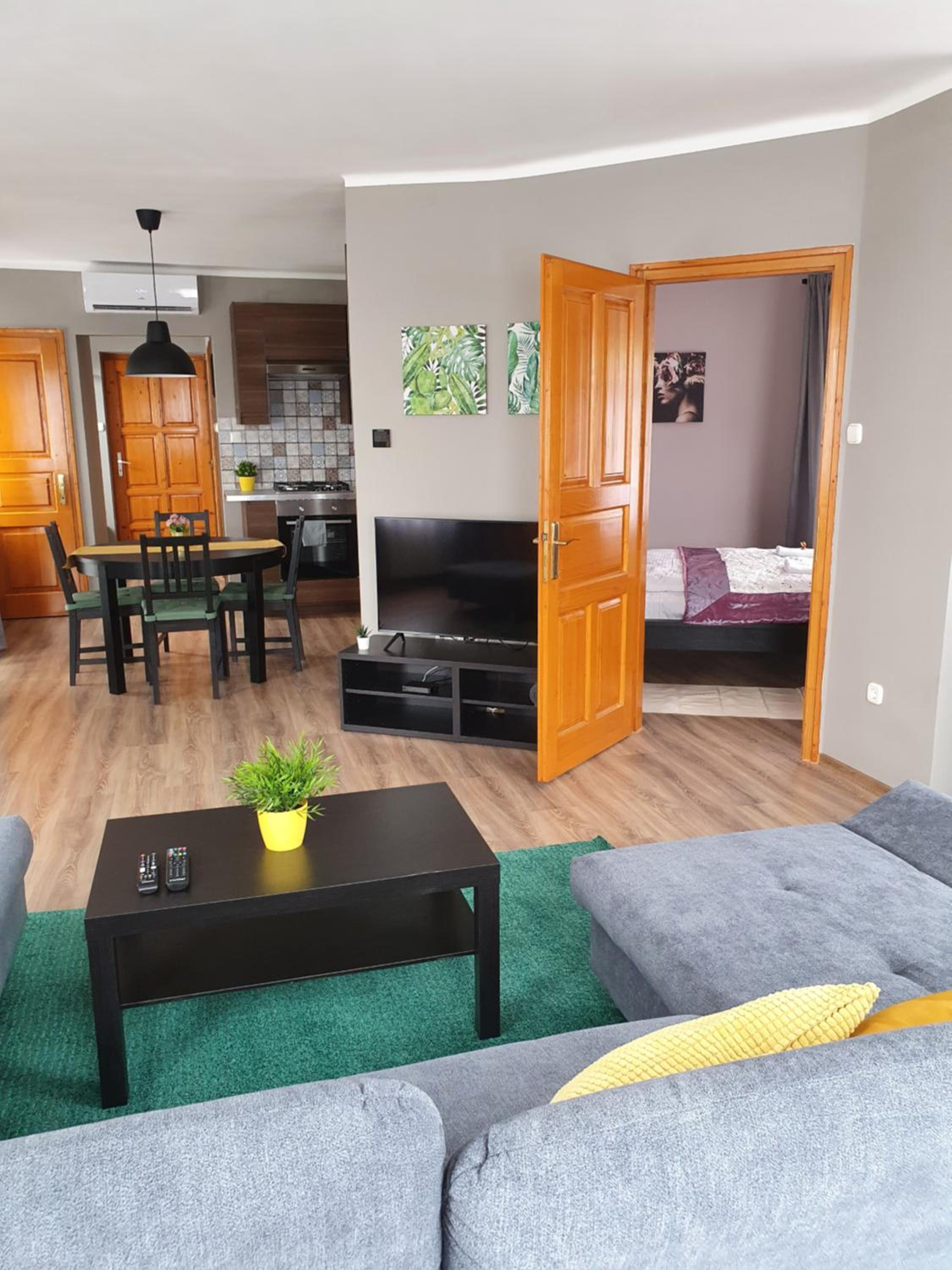 Apartment with Balcony - Photo 33