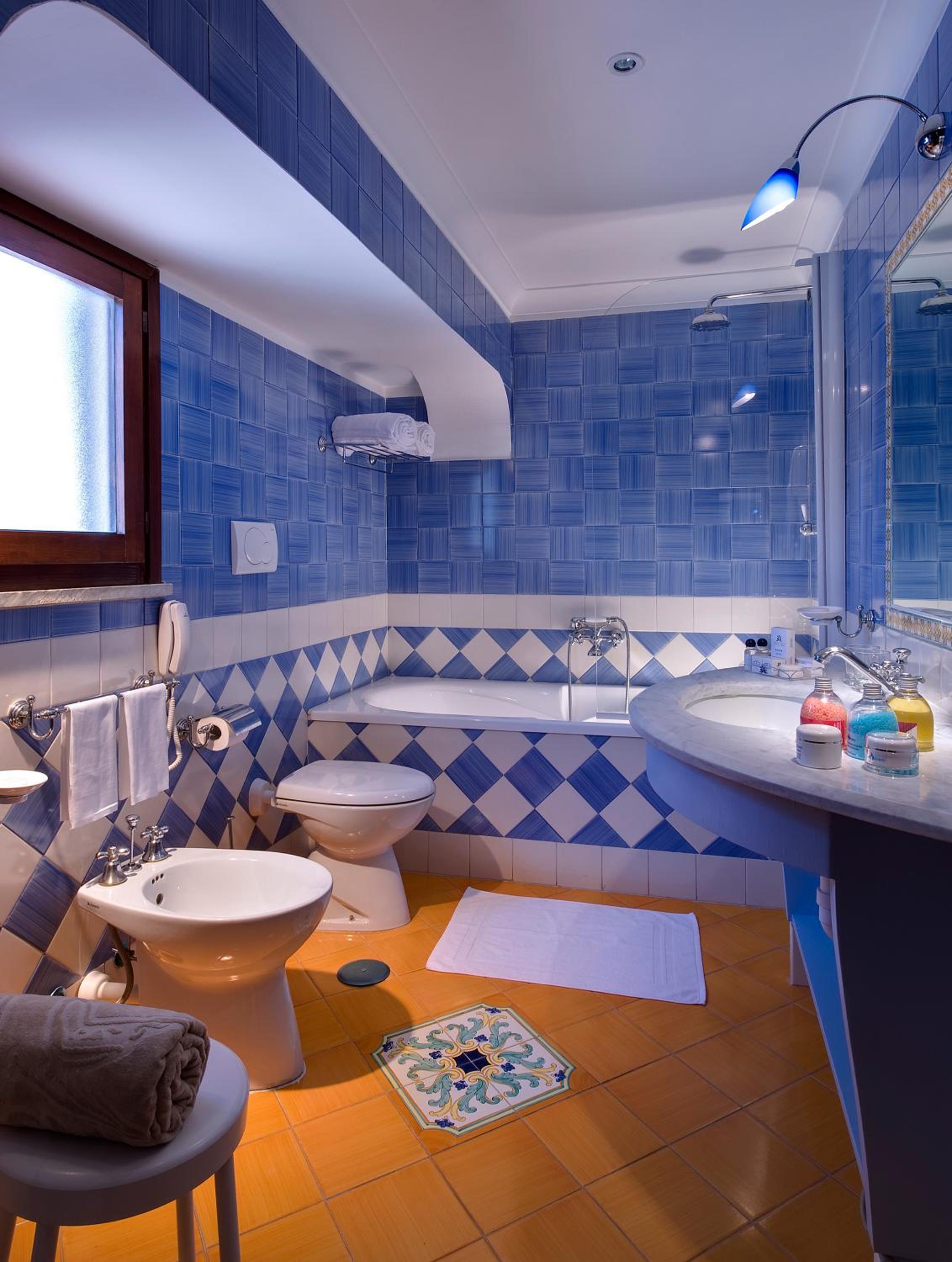 Double or Twin Room - Photo 5