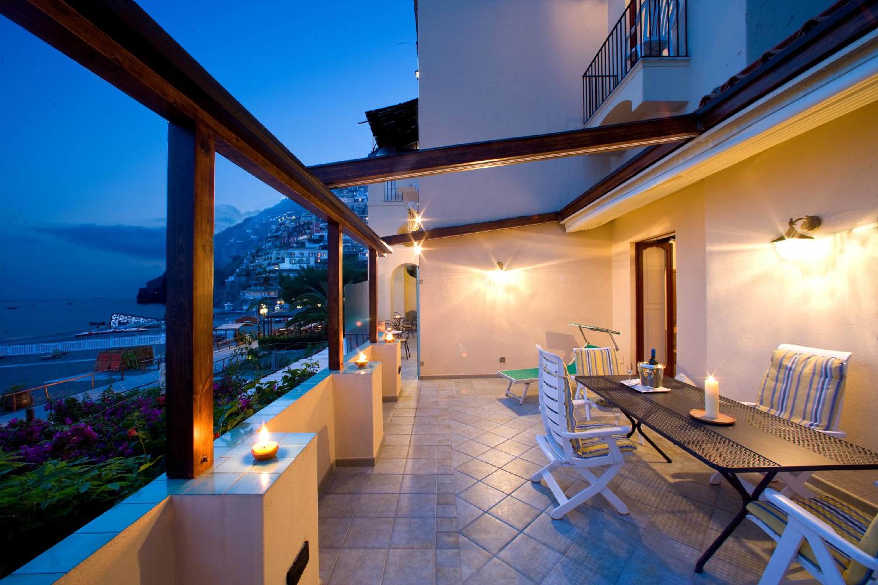 One-Bedroom Apartment with Sea View photo 2