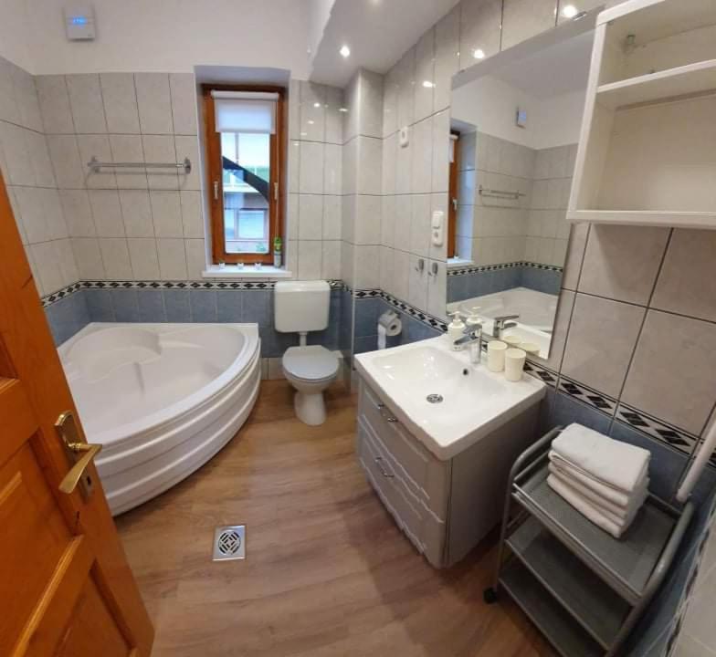 Apartment with Balcony - Photo 27