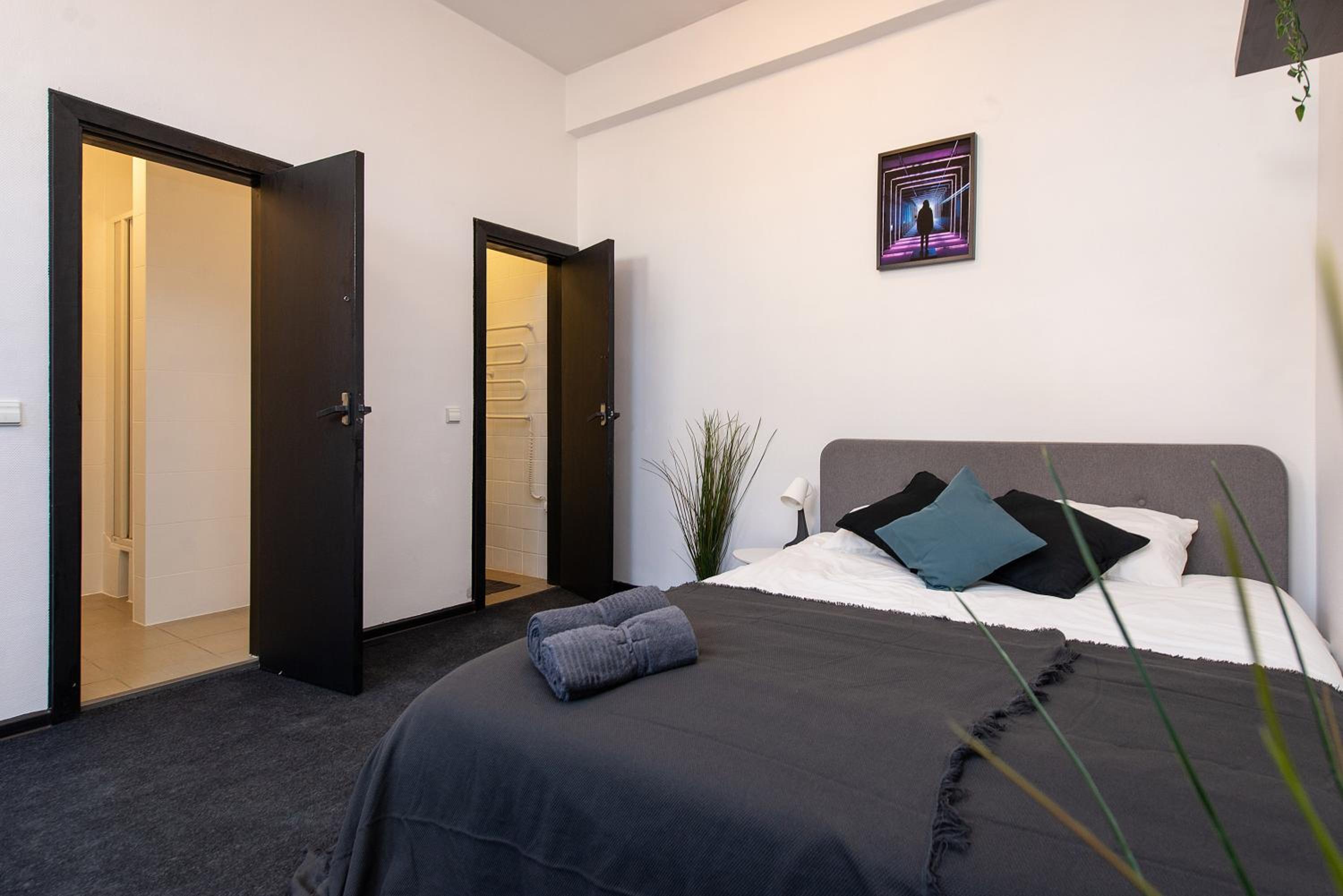 Quadruple Room with Private Bathroom - Photo 4