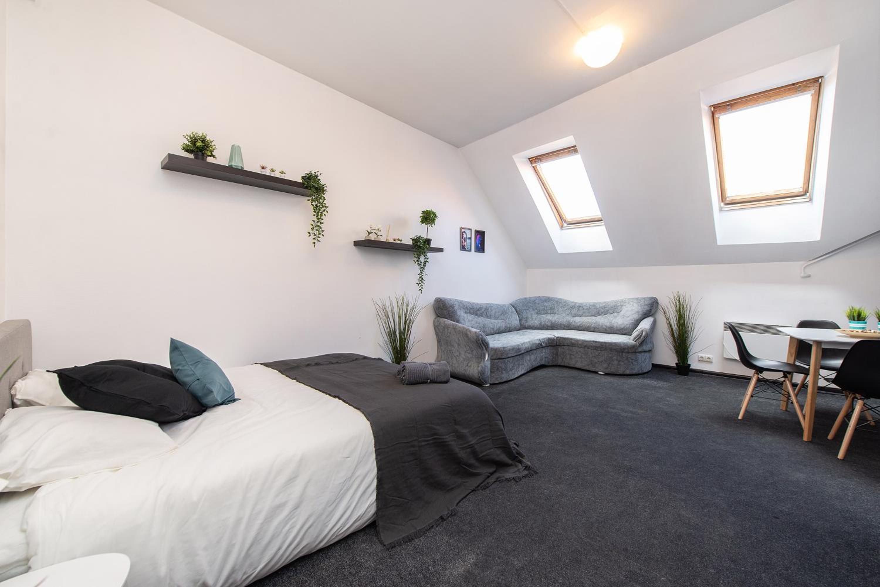 Quadruple Room with Private Bathroom - Photo 3