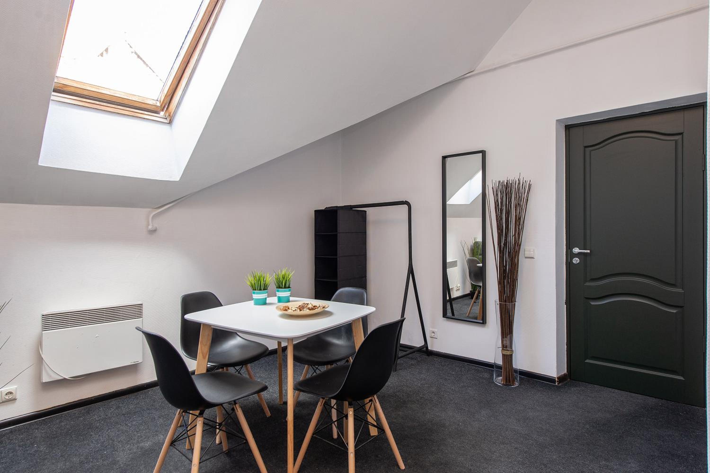 Quadruple Room with Private Bathroom - Photo 8