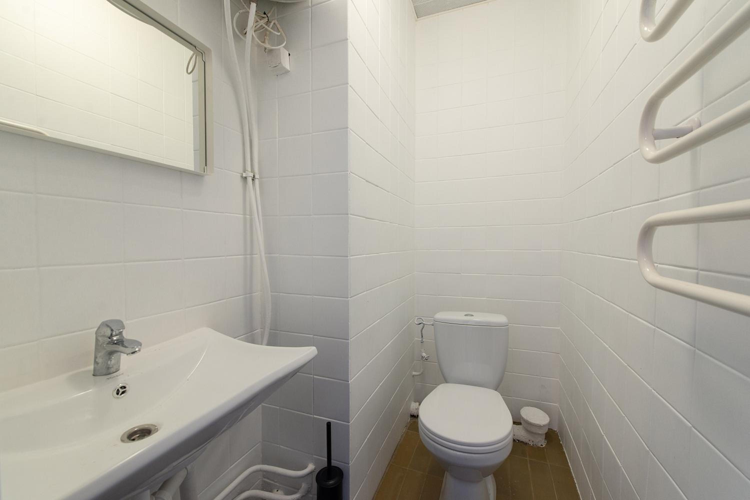 Quadruple Room with Private Bathroom - Photo 10