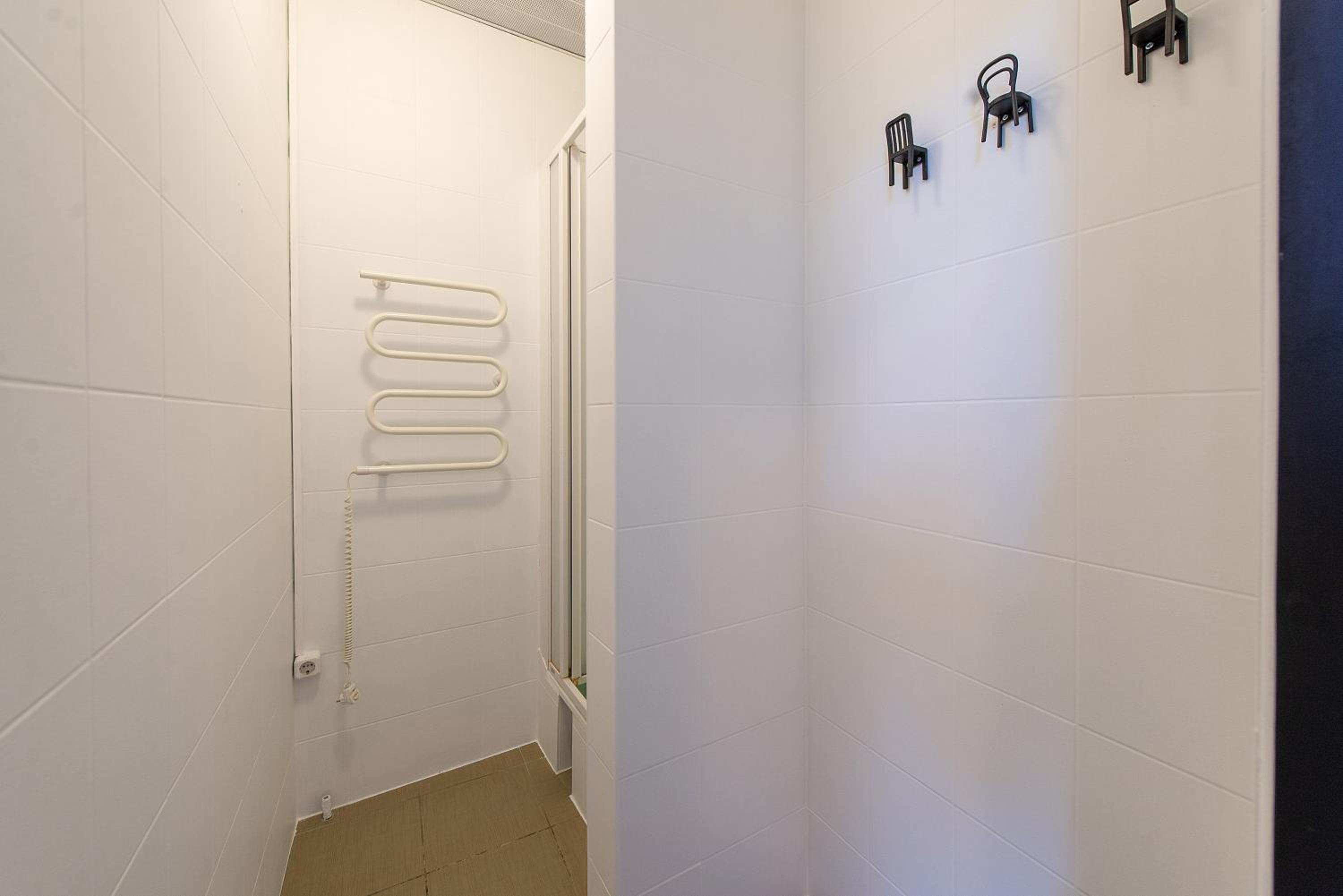 Quadruple Room with Private Bathroom - Photo 11