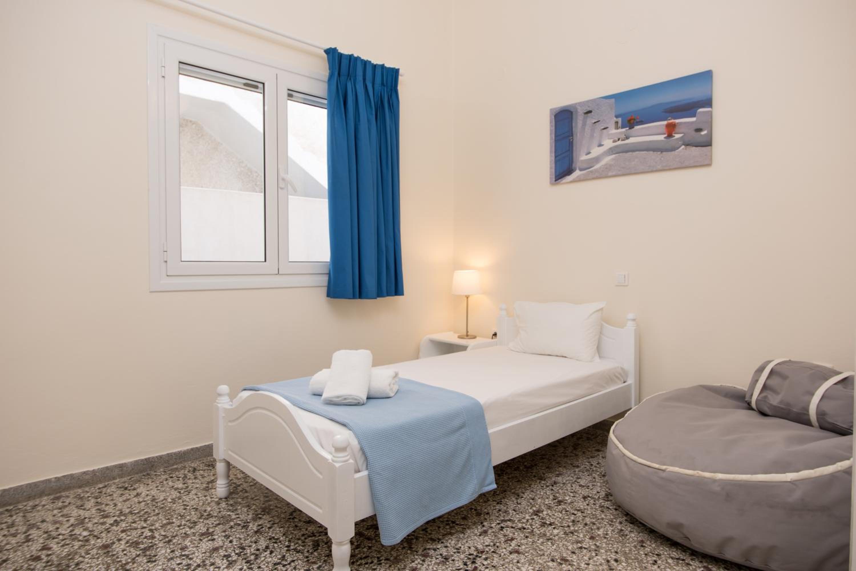 Two-Bedroom House - Photo 21