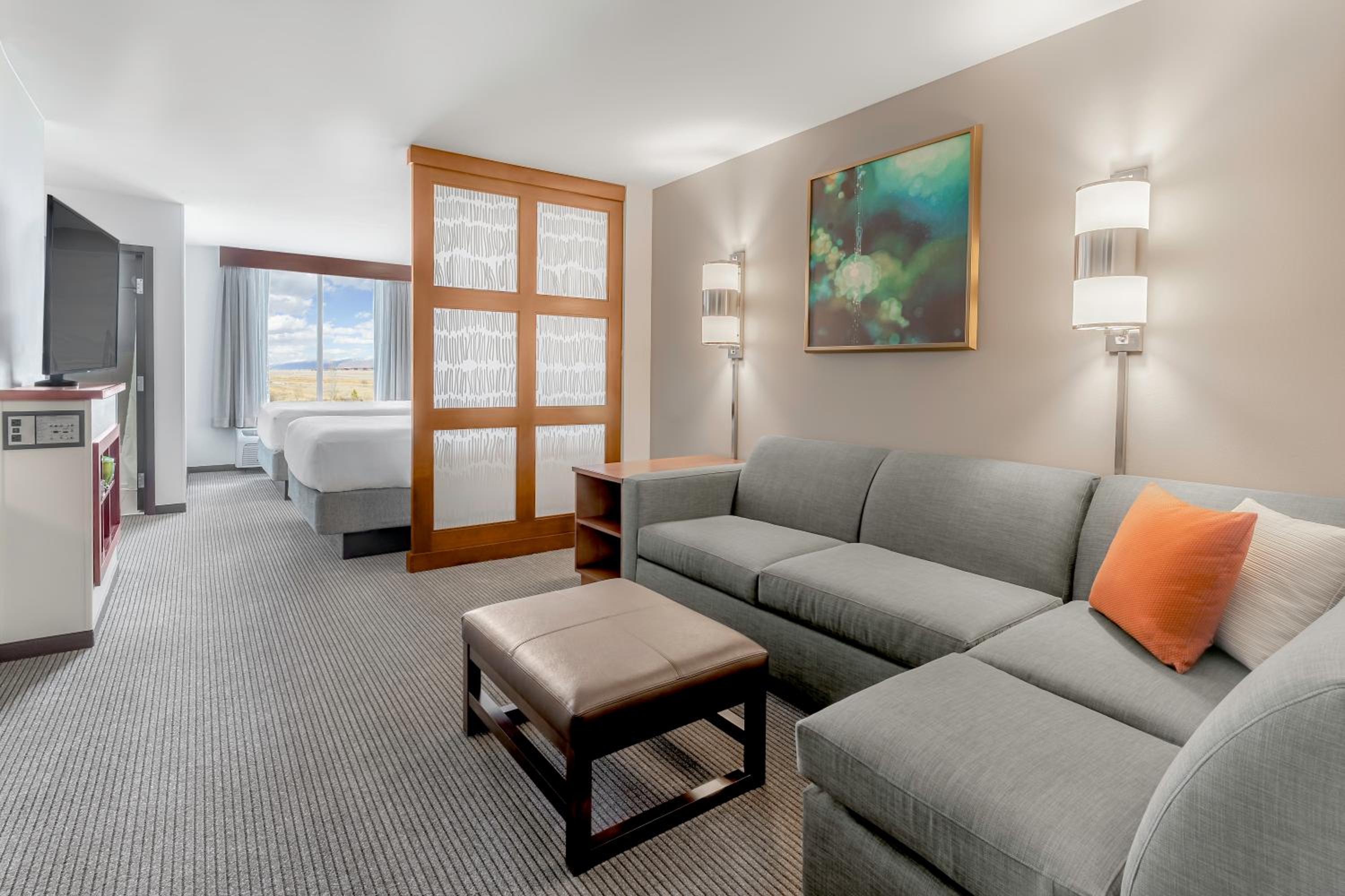 Queen Room with Two Queen Beds and Sofa Bed - High Floor - Photo 7