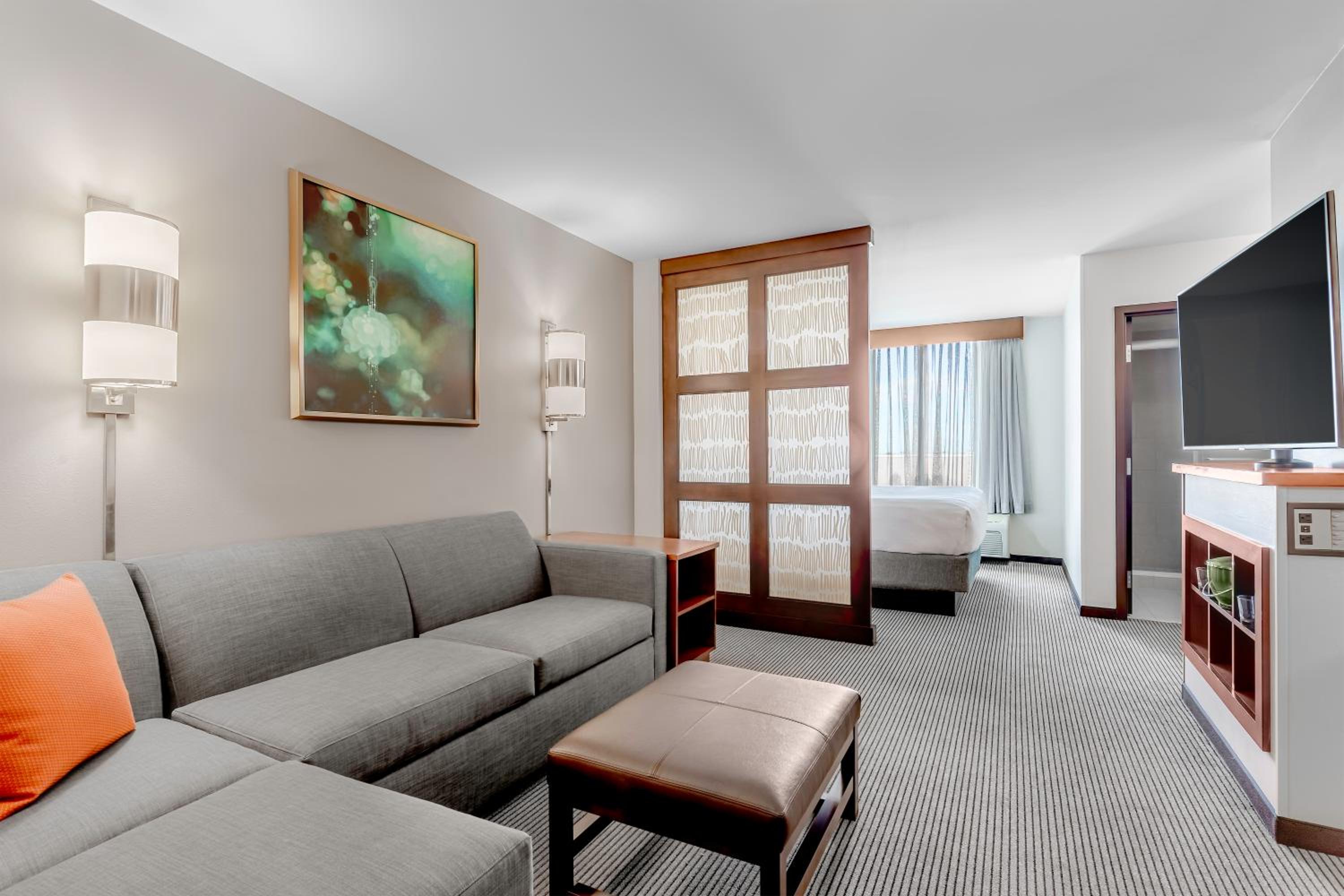 King Room with Sofa Bed - Photo 2