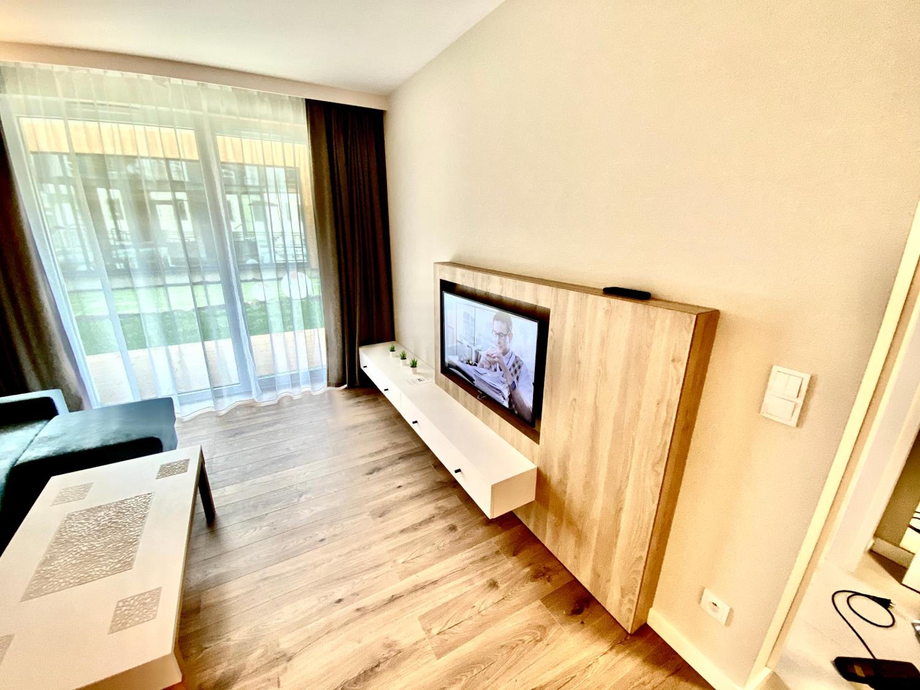 Apartment with Terrace - Photo 7