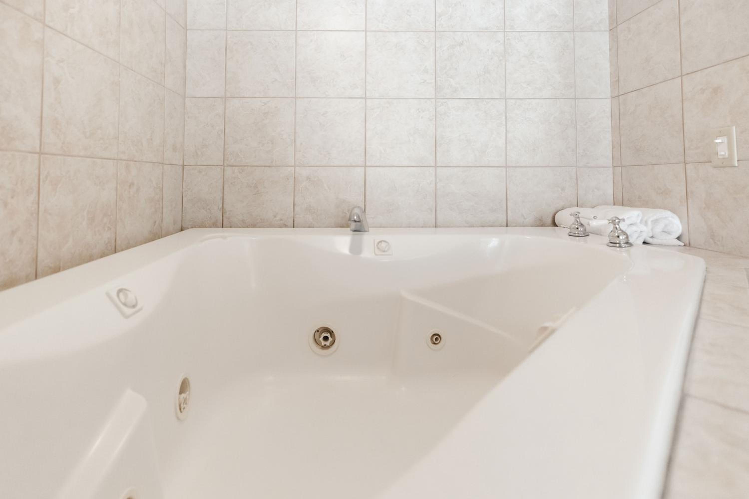 King Suite with Spa Bath photo 2