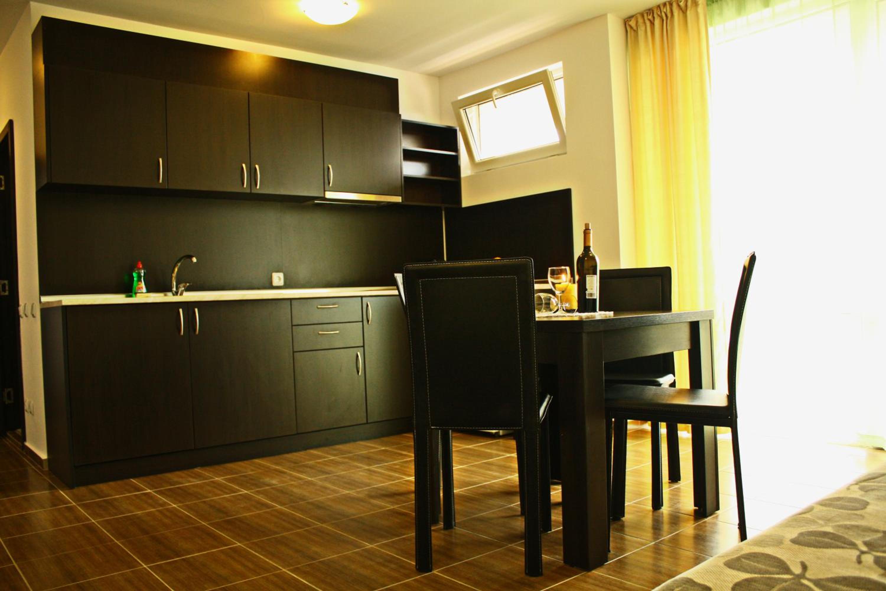 One-Bedroom Apartment with Balcony (4 Adults) photo 2