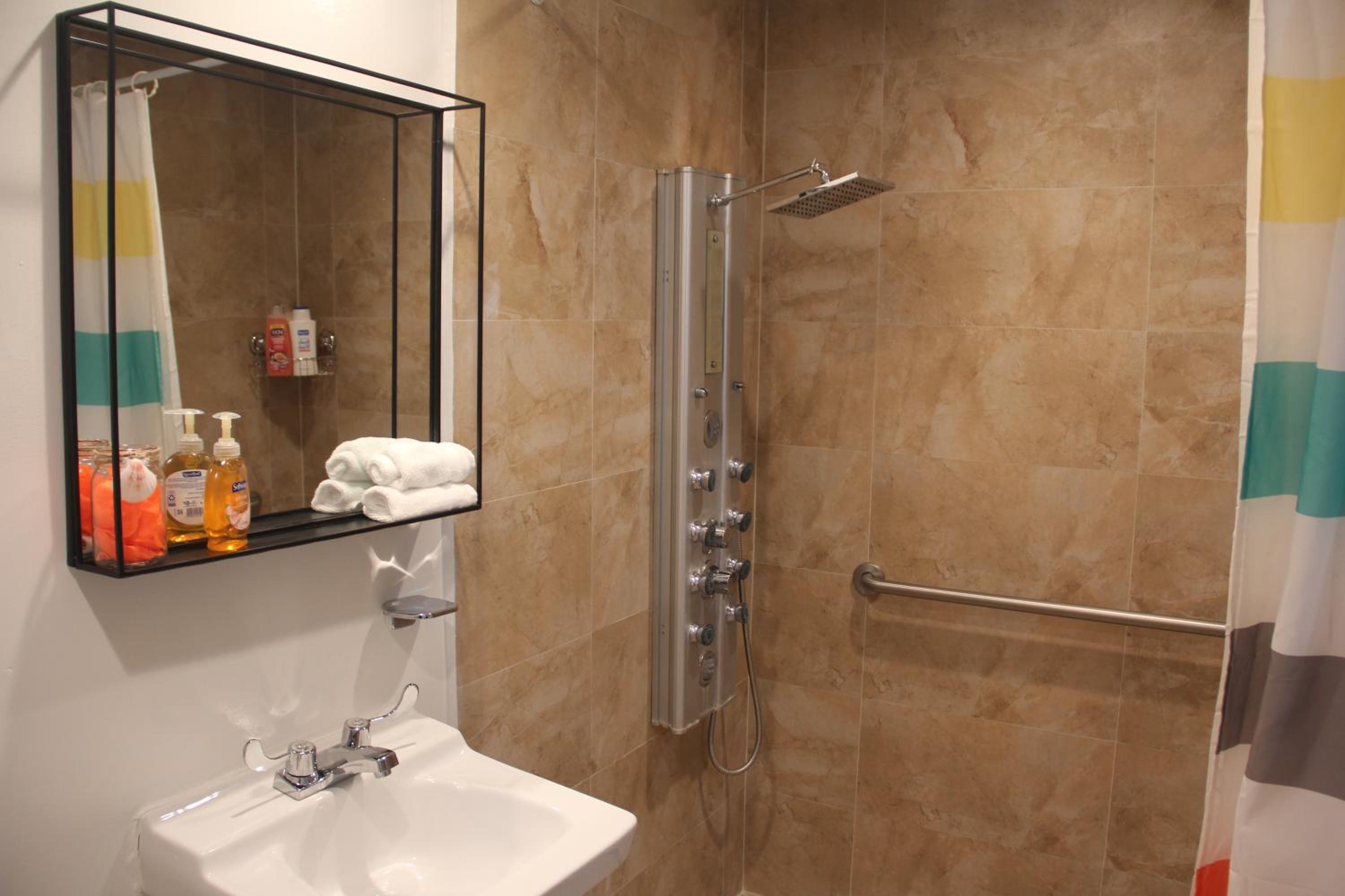 Double Room - Disability Access photo 3