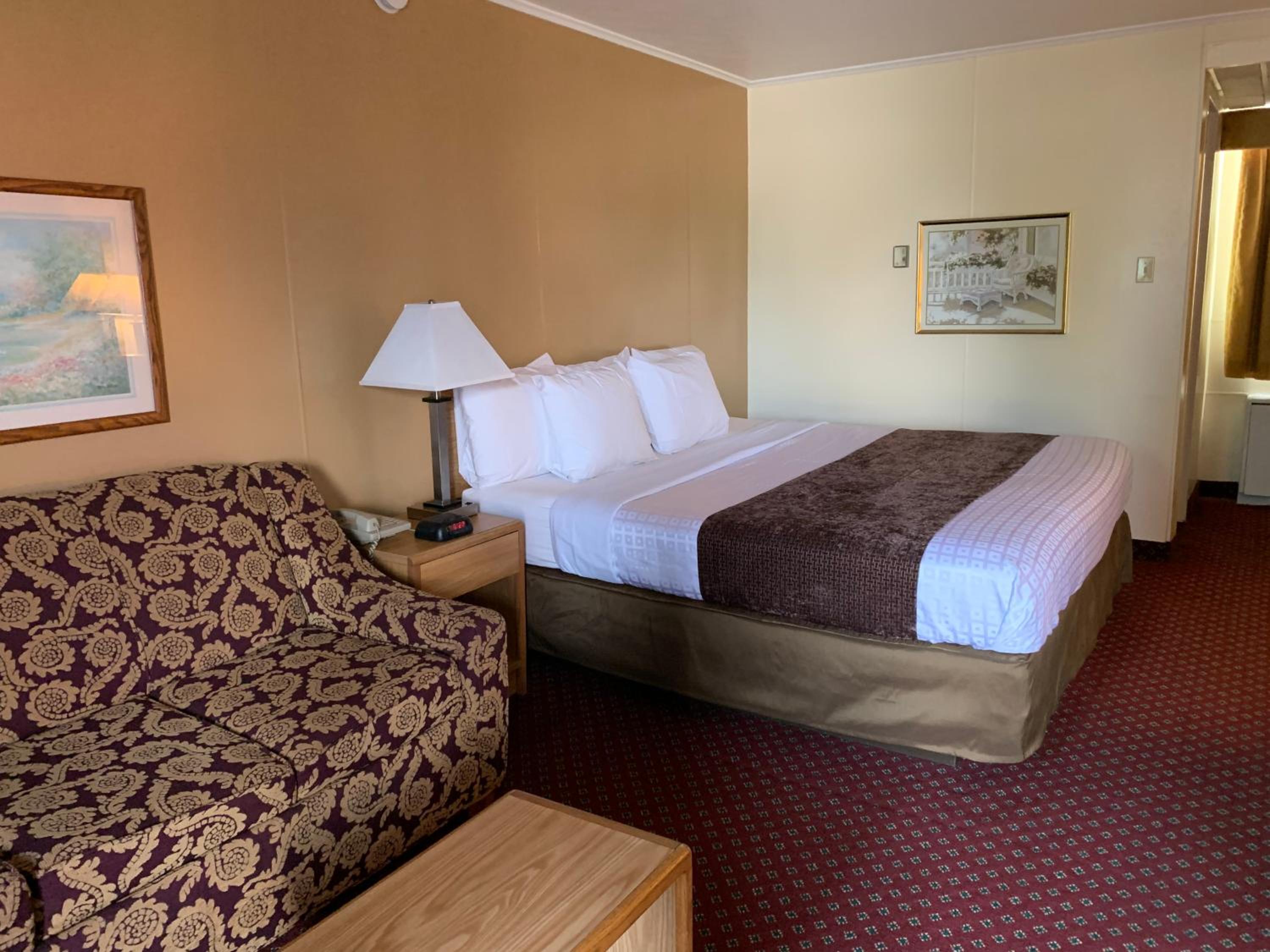 Standard King Room - Non-Smoking  - Photo 6