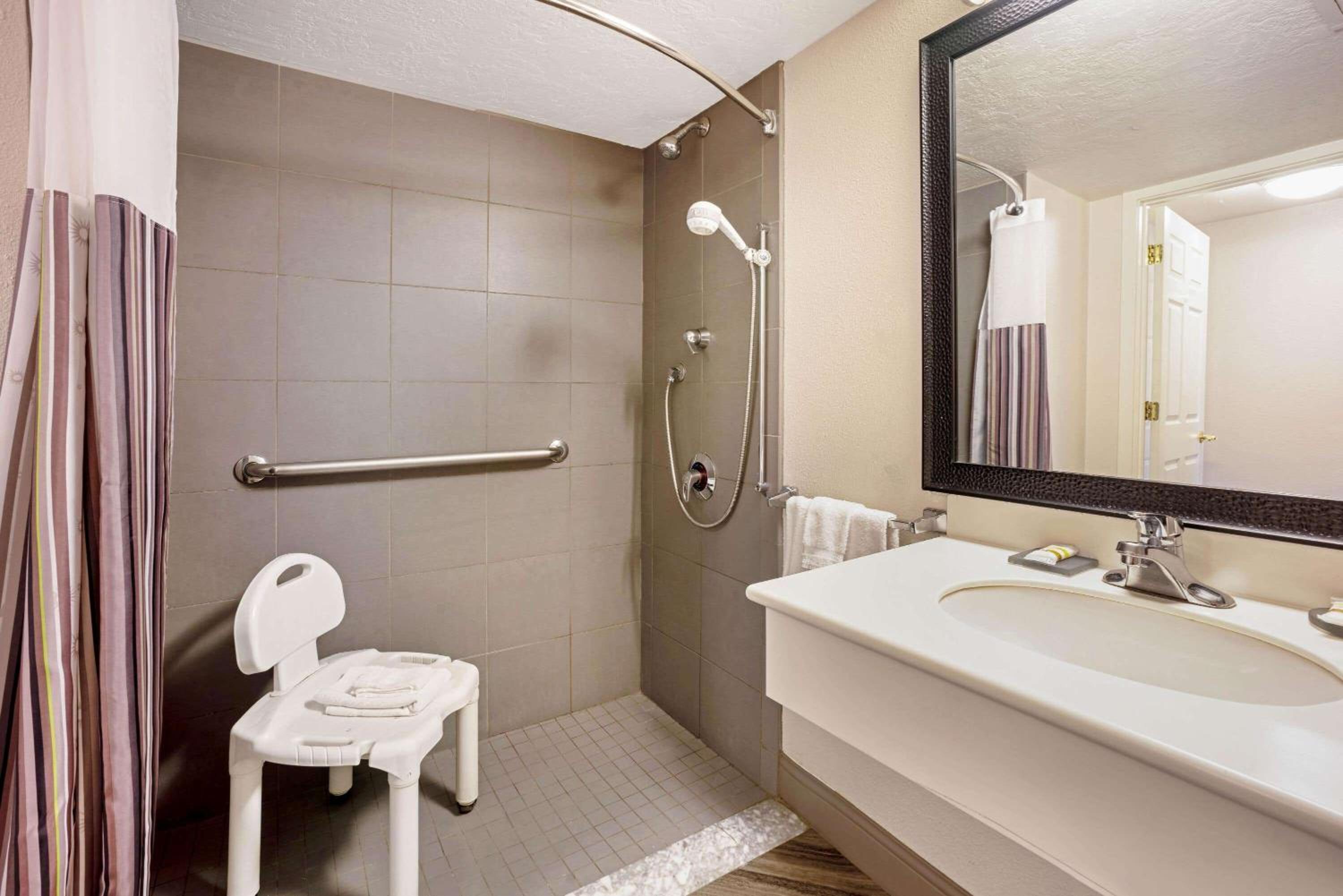 La Quinta Inn & Suites by Wyndham Tacoma - Seattle, Photo 4