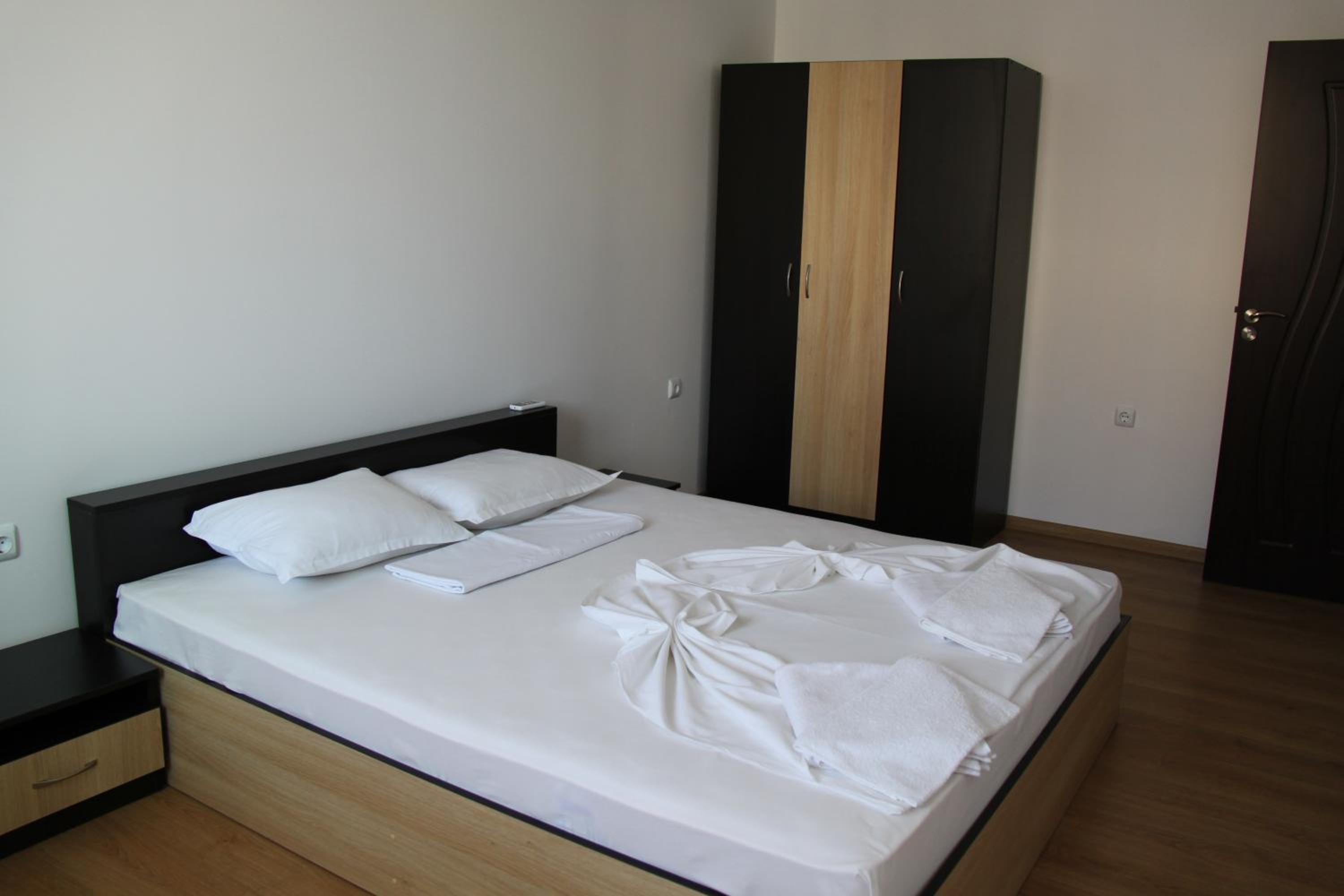 Two-Bedroom Apartment (6 Adults) photo 2