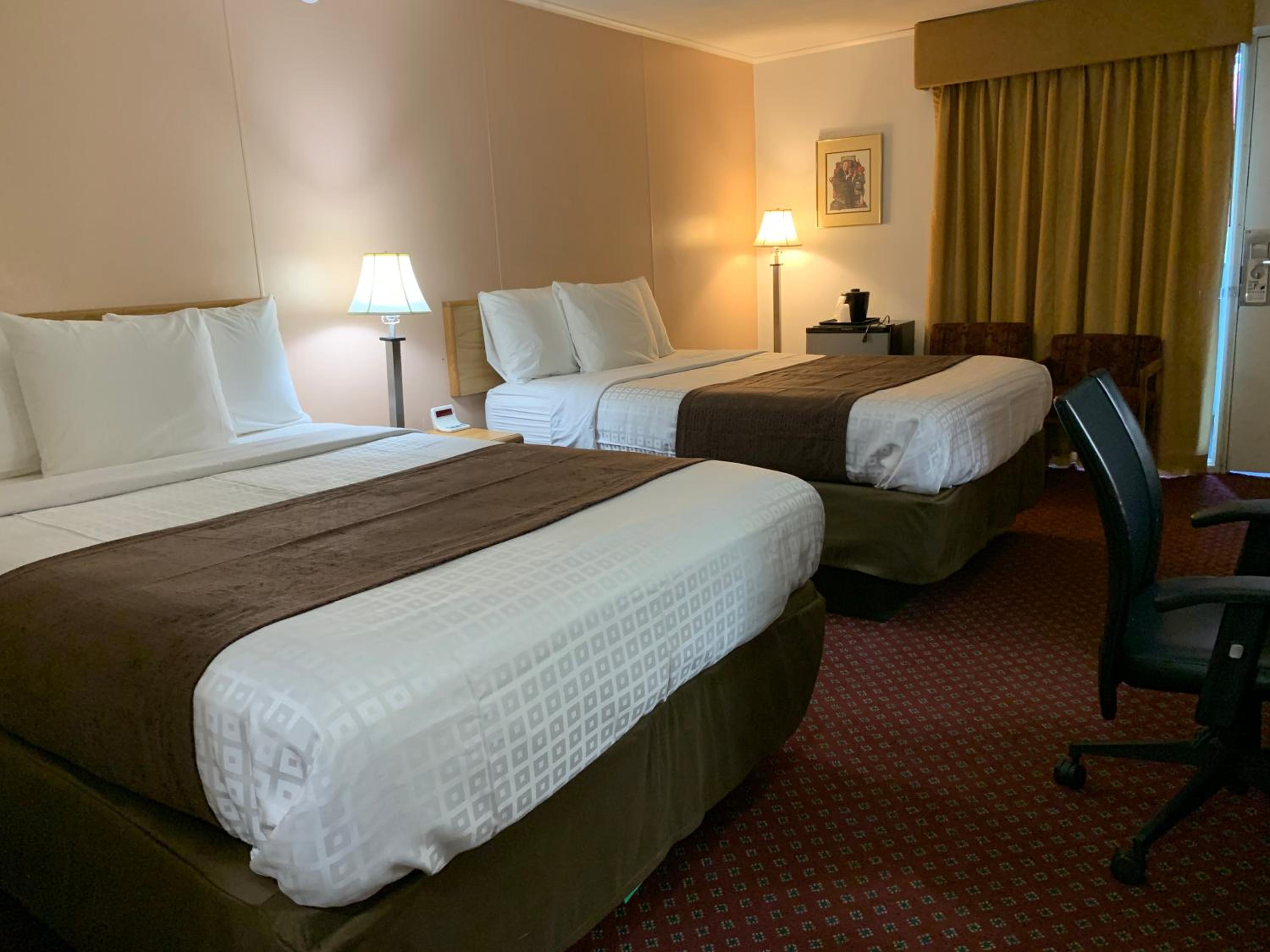 Standard Double Room with Two Double Beds - Smoking - Photo 5