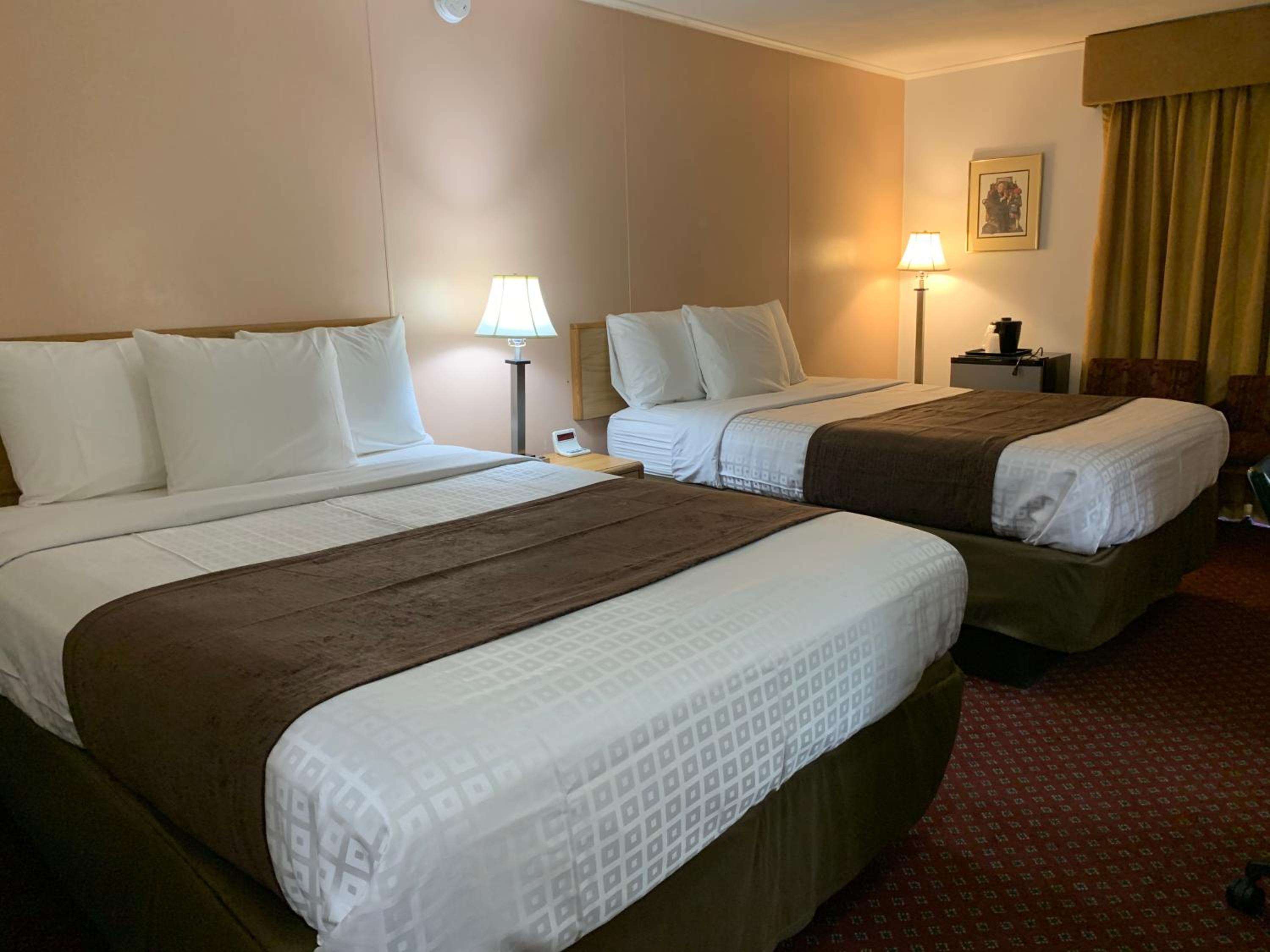 Standard Double Room with Two Double Beds - Smoking - Photo 6