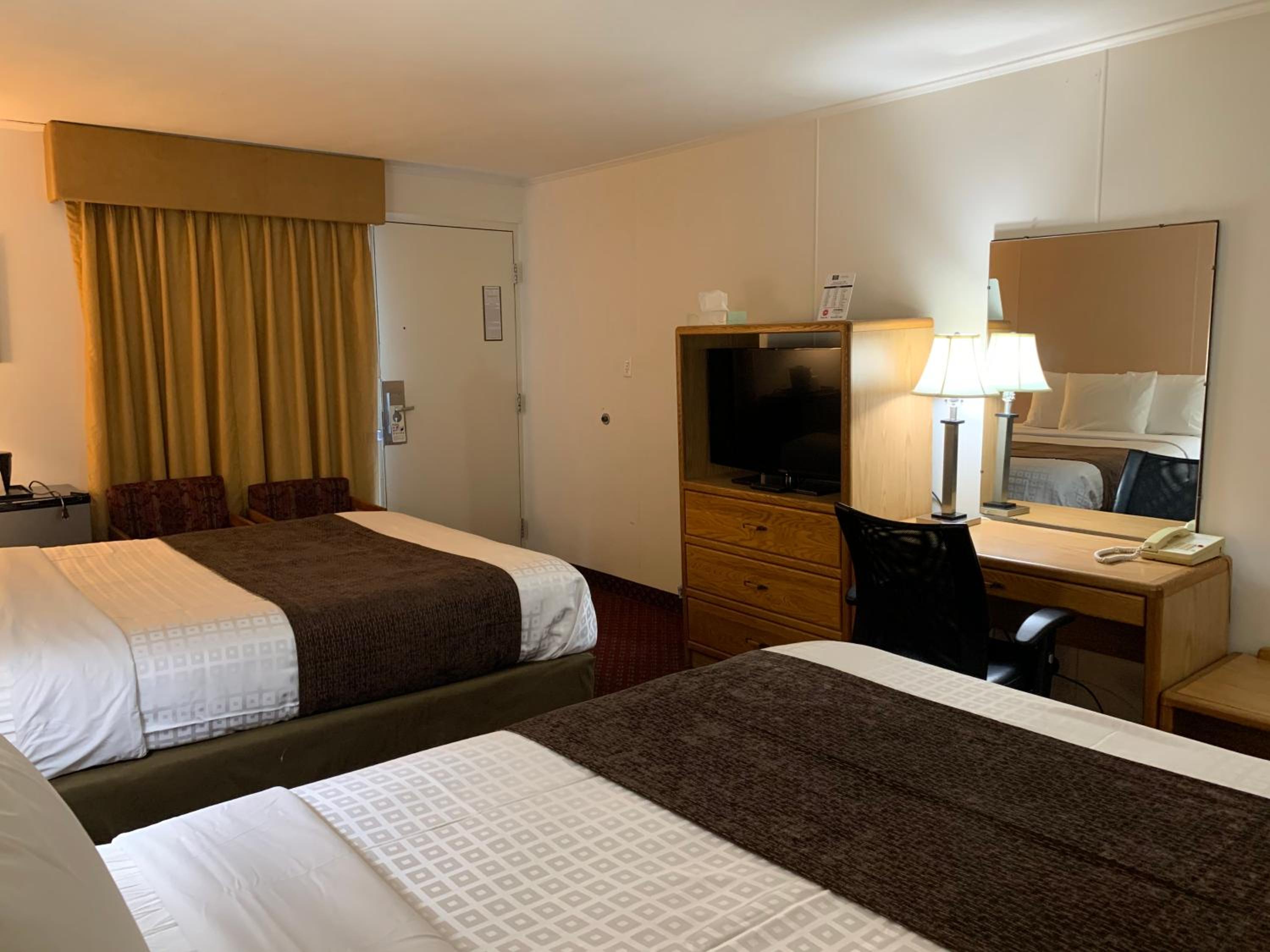 Standard Double Room with Two Double Beds - Smoking - Photo 8