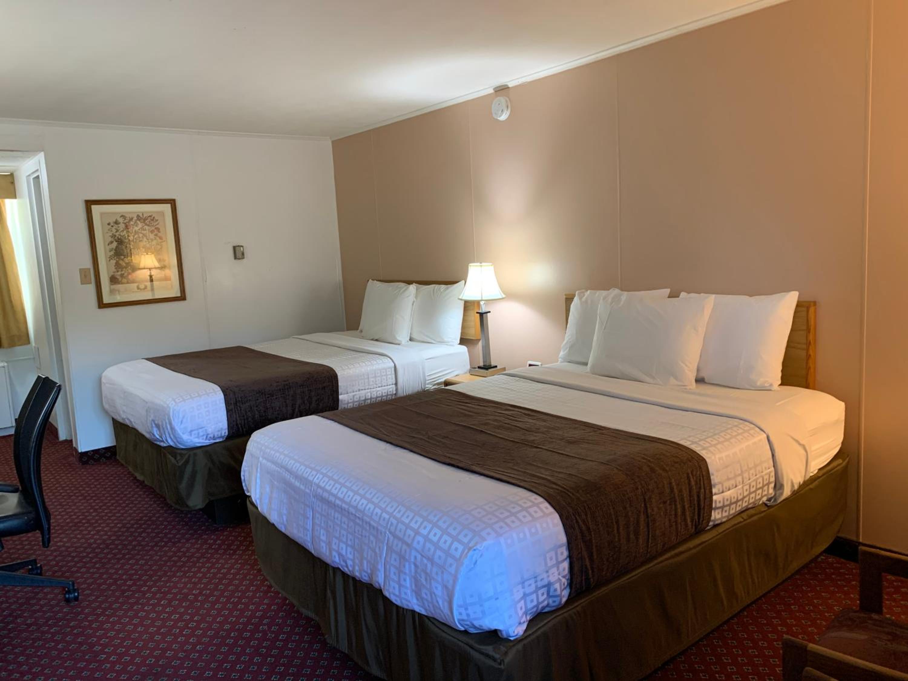 Standard Double Room with Two Double Beds - Smoking - Photo 2